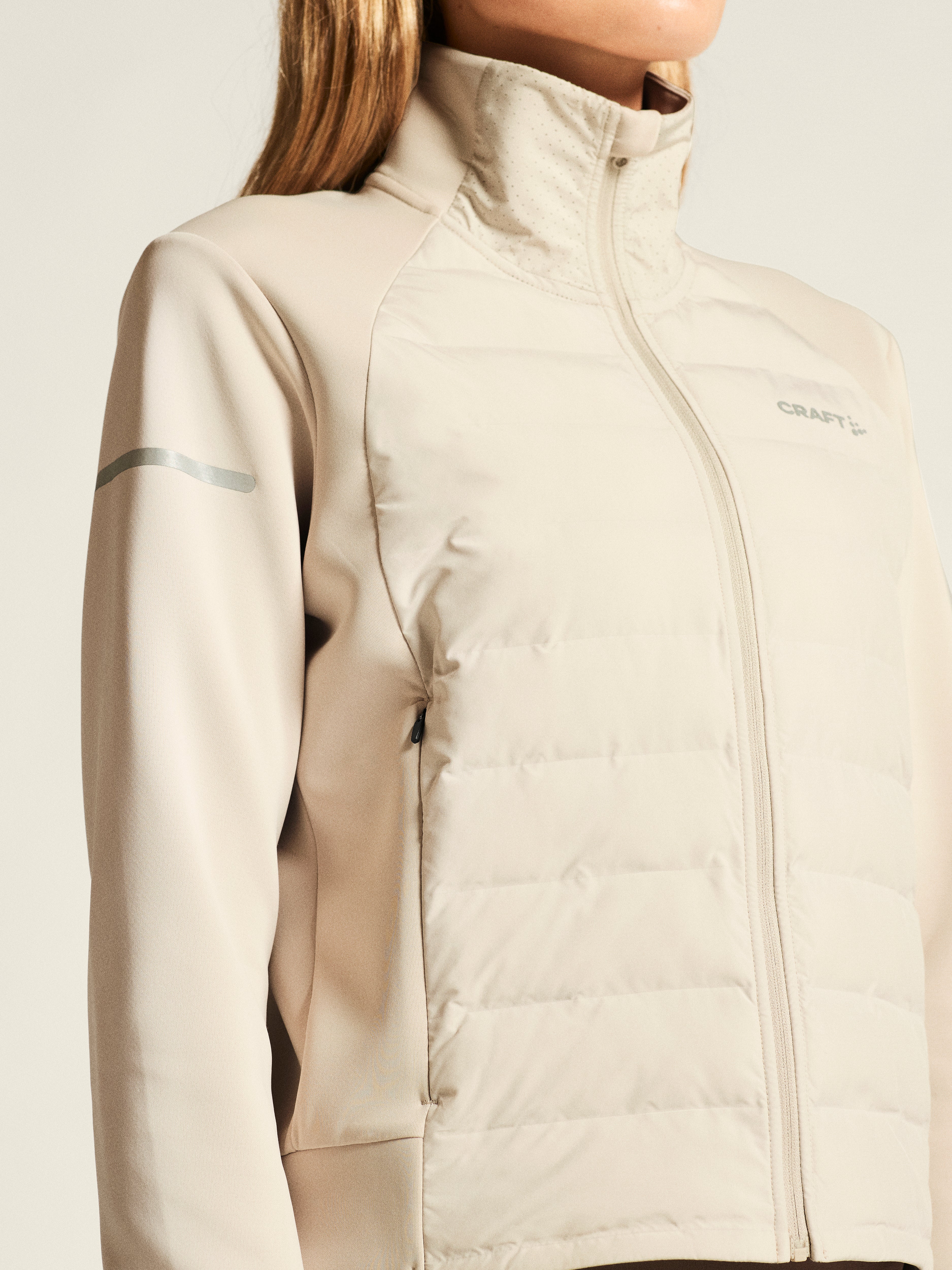 WOMEN'S SUBZ JACKET 4 - PLASTER | Performance Running Outfitters