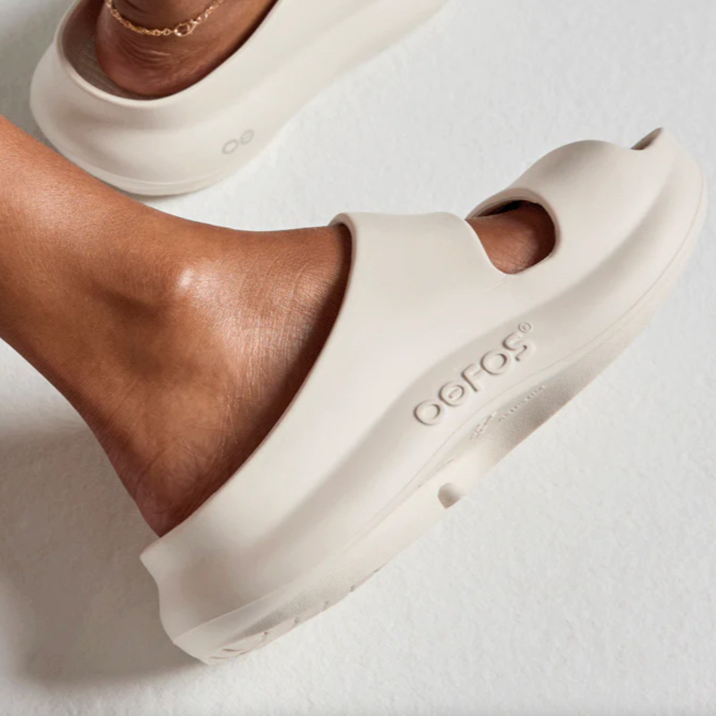 【kkkkk】OOFOS Ooyea Women's OOyea Slide Sandal - Chalk – OOFOS