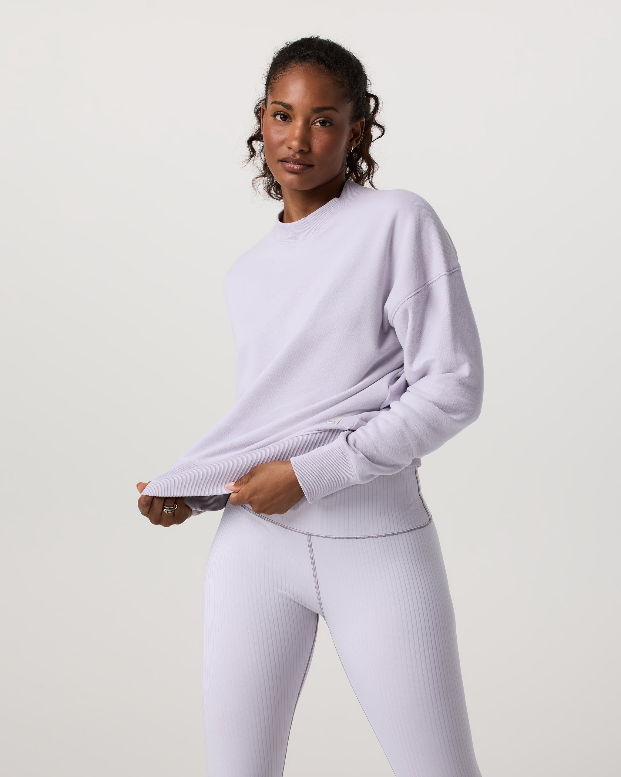 VUORI WOMEN'S SEDONA WEEKENDER CREW - LAVENDER ICE XS