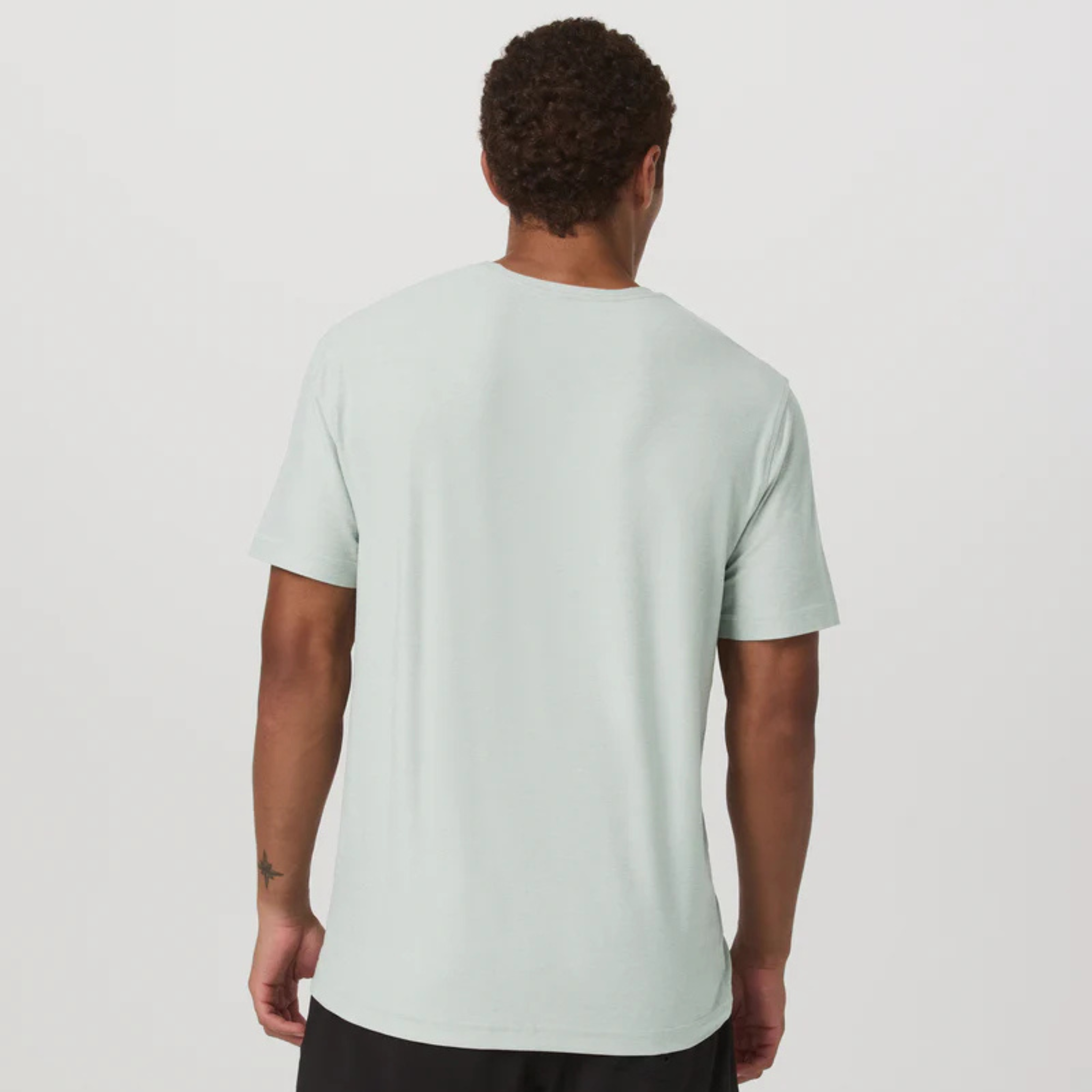 VUORI MEN'S STRATO TECH TEE - STORM BLUE HEATHER