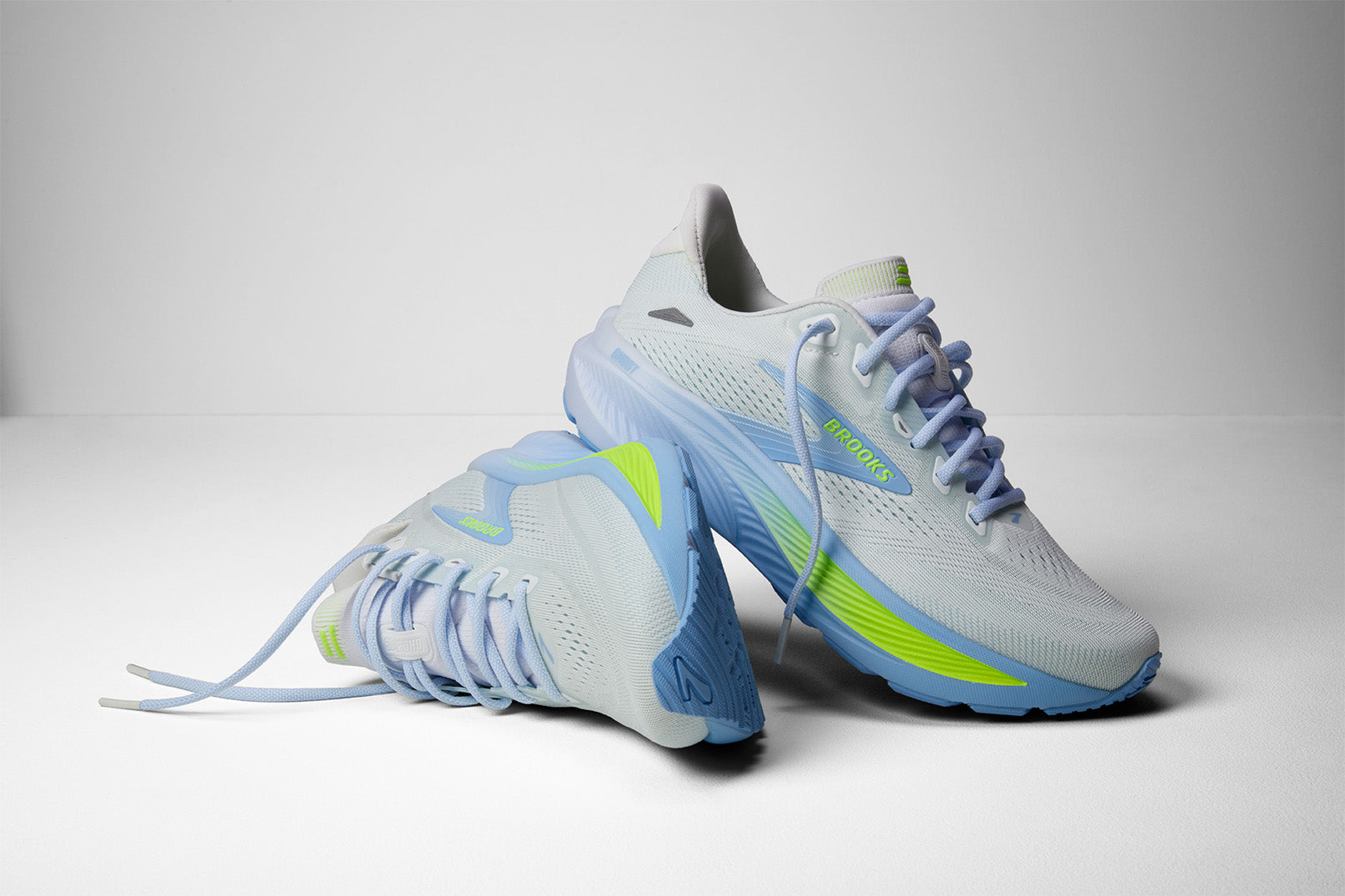 BROOKS WOMEN'S GHOST 18 - B - WHITE/OPEN AIR
