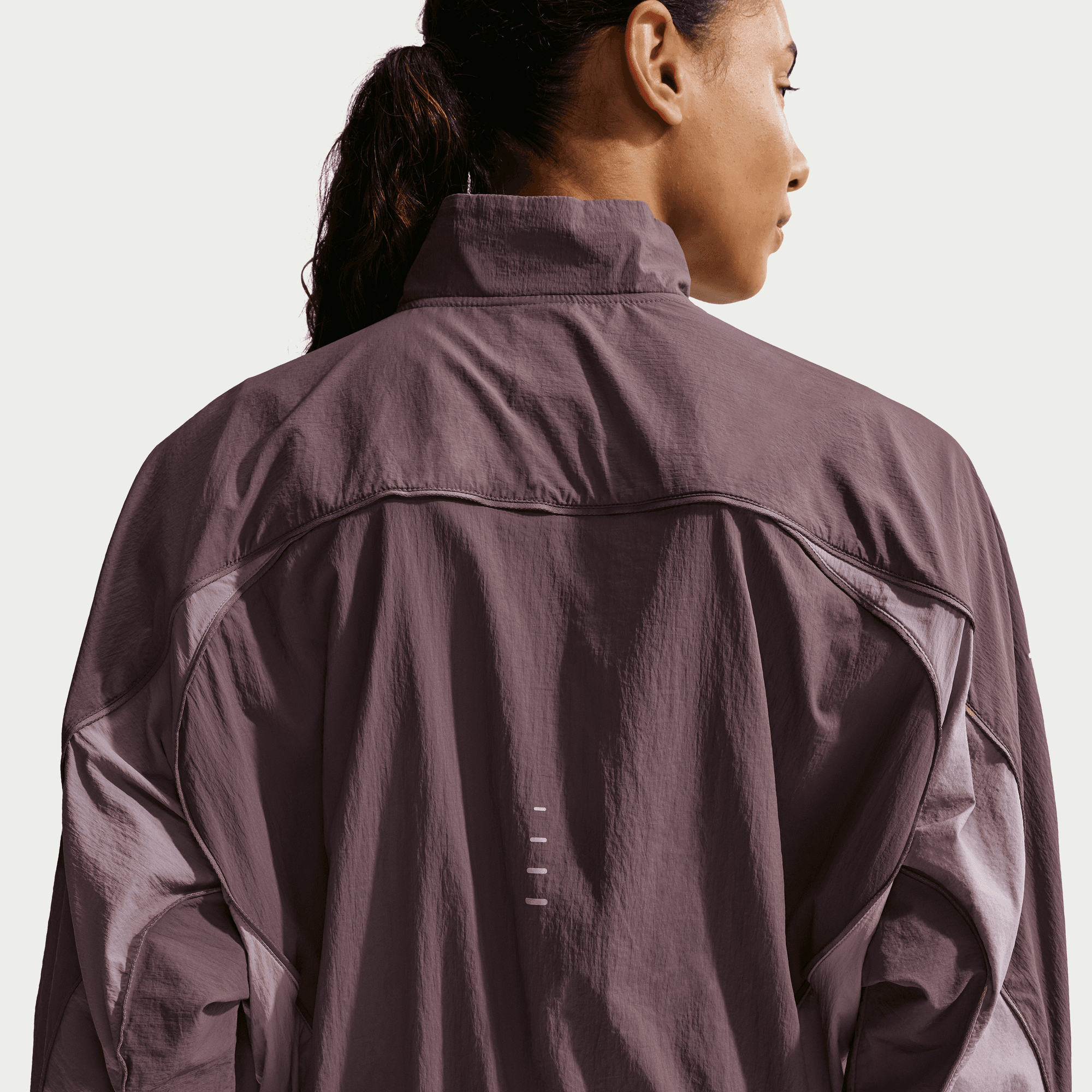 NIKE WOMEN'S SWIFT REPEL JACKET - TATTOO/LIGHT VIOLET
