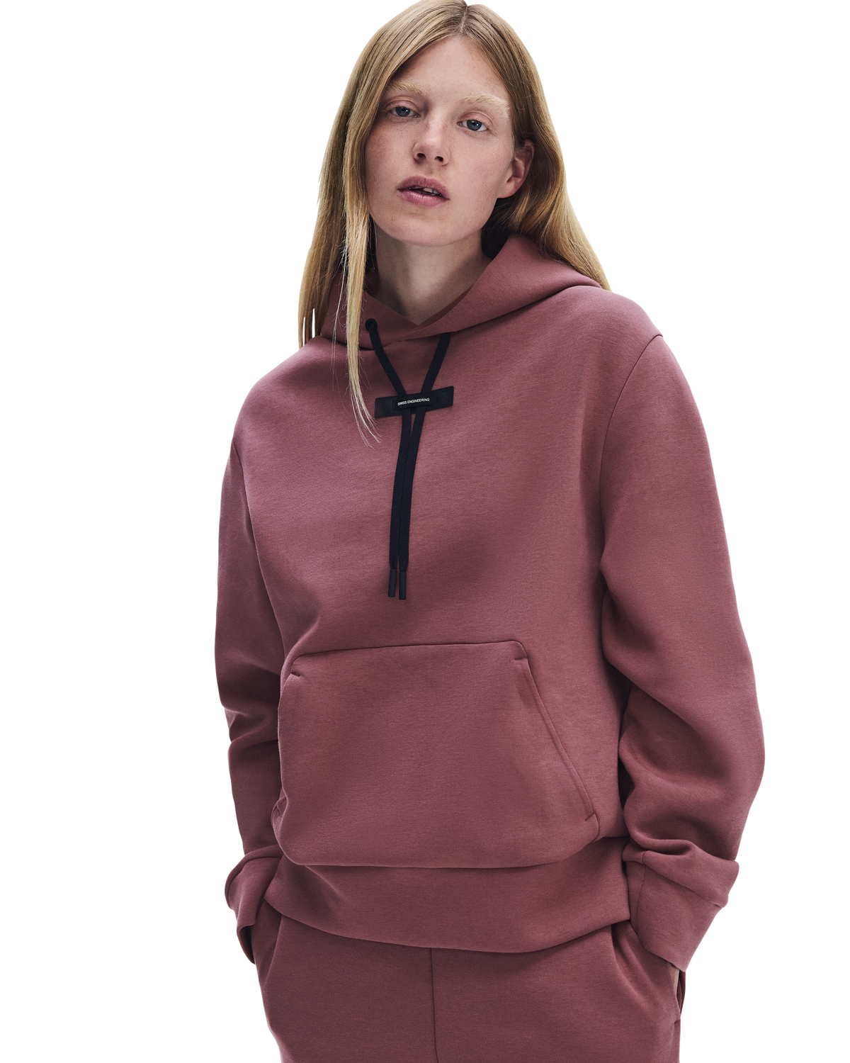 ON RUNNING WOMEN'S FOCUS TECH HOODIE - BARBERRY
