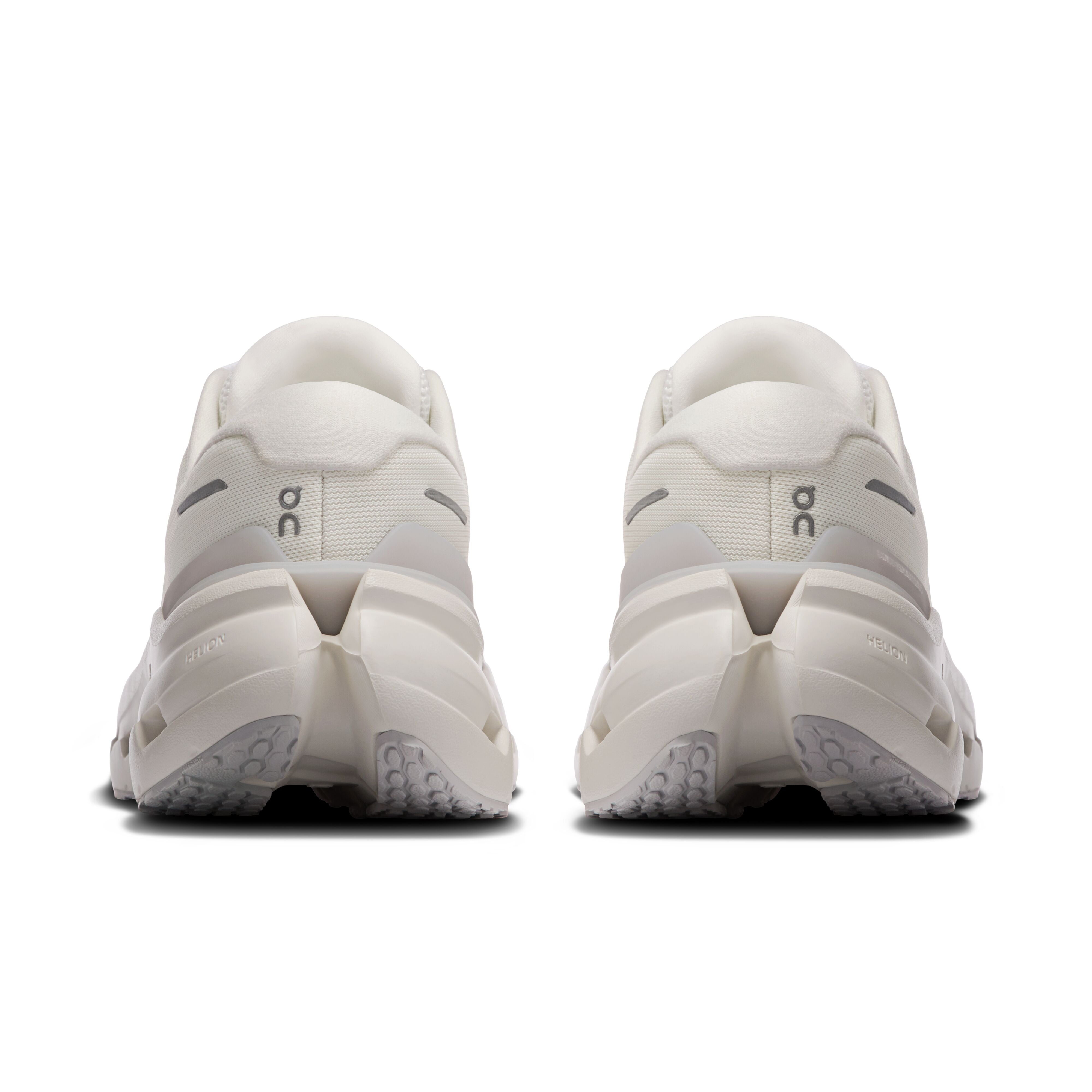 ON RUNNING WOMEN'S CLOUDRUNNER 3 - B - WHITE/IVORY
