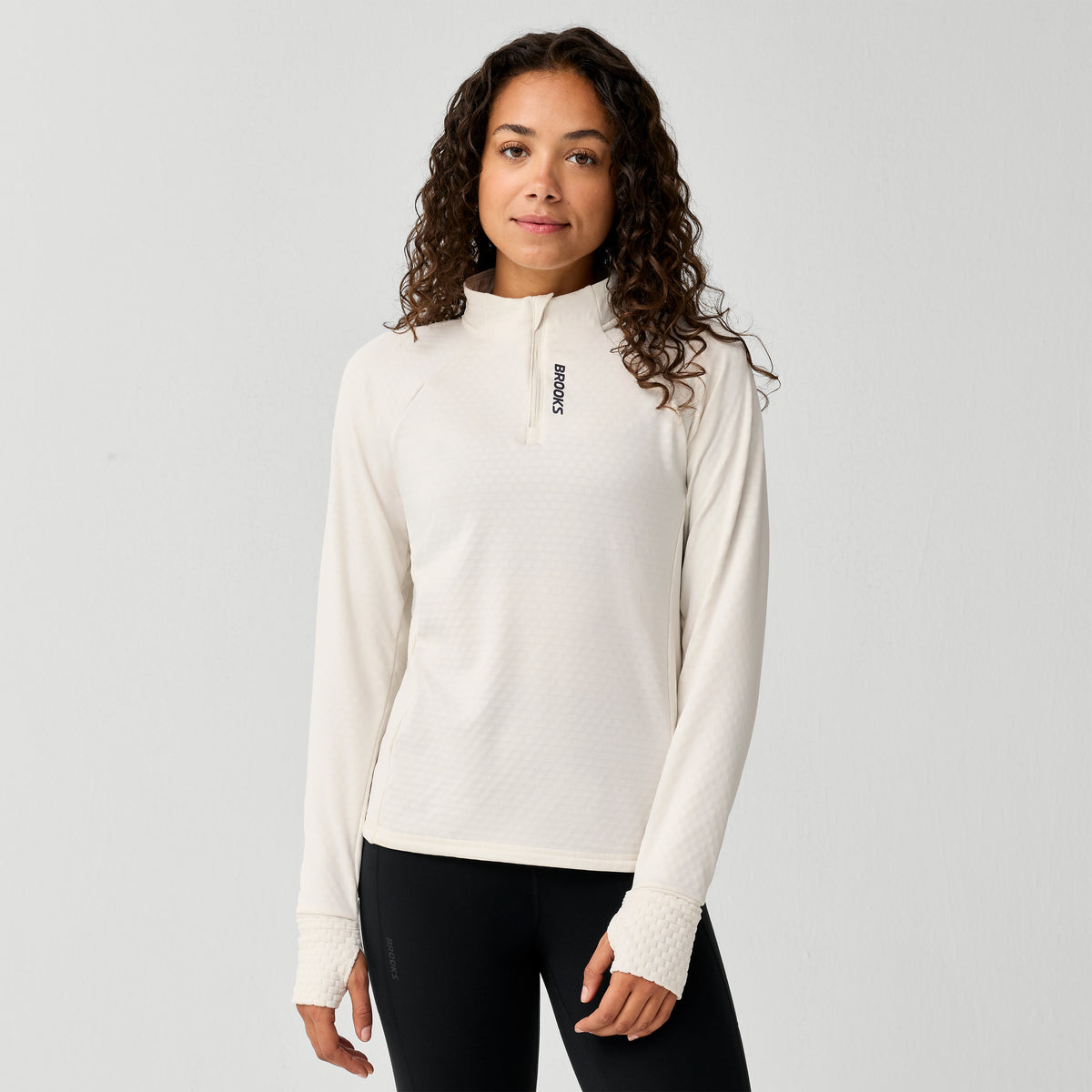 BROOKS WOMEN'S MOMENTUM THERMAL 1/4 ZIP - BONE 278 BONE