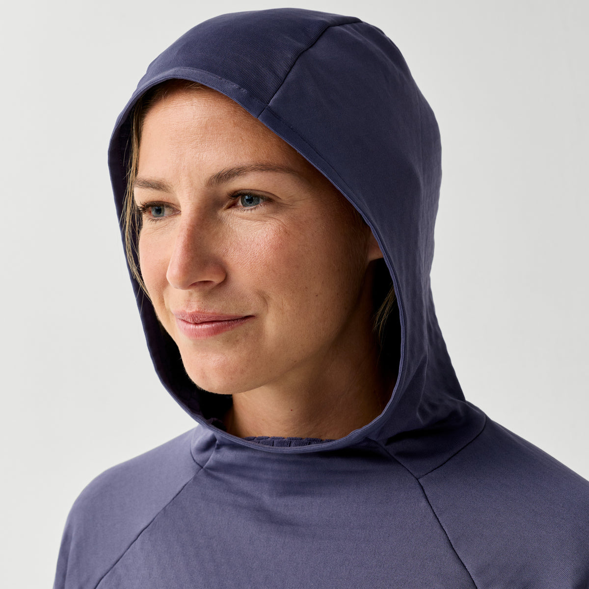 BROOKS WOMEN'S MOMENTUM THERMAL HOODIE - NIGHTFALL