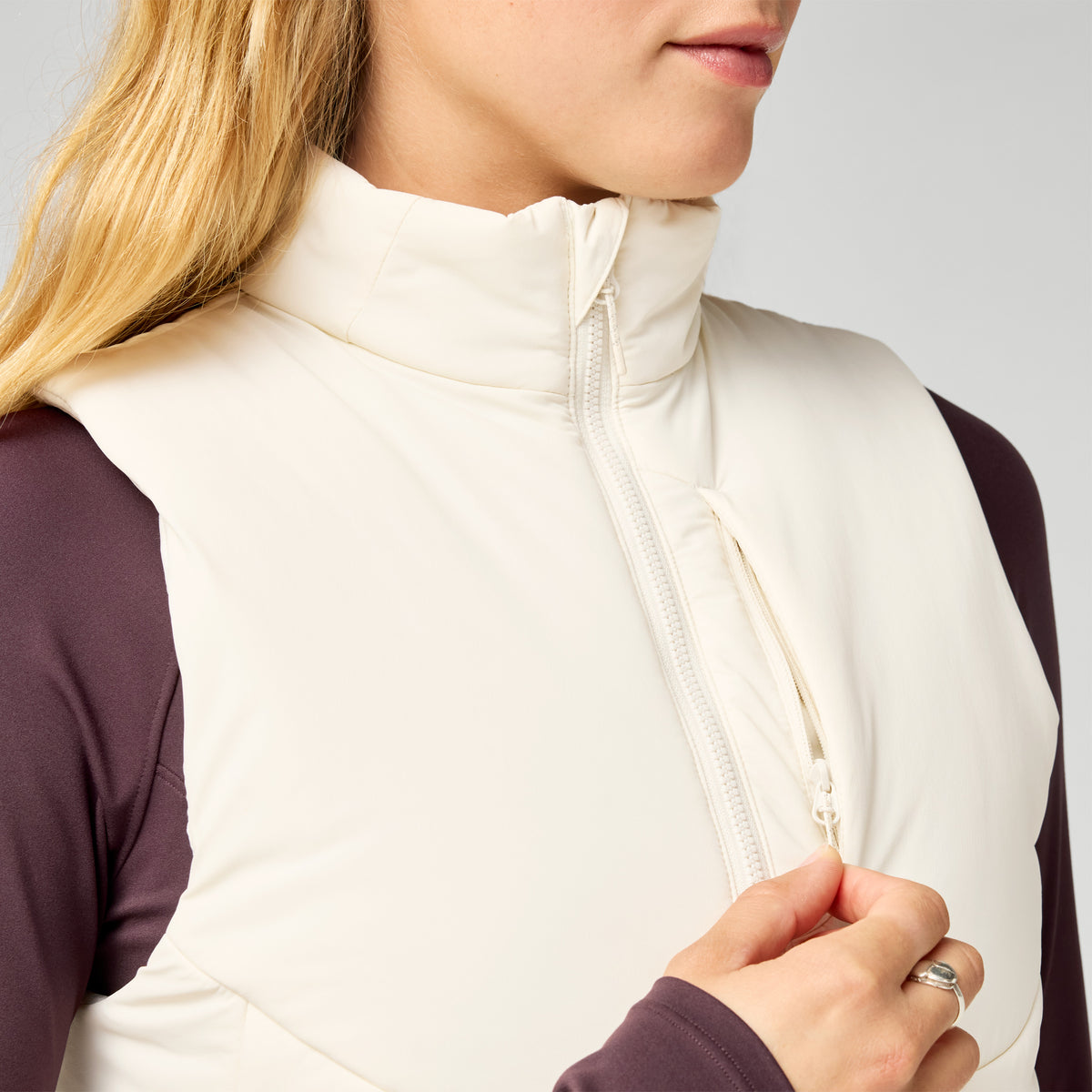 WOMEN'S MOVEMENT INSULATED CROP VEST - BONE