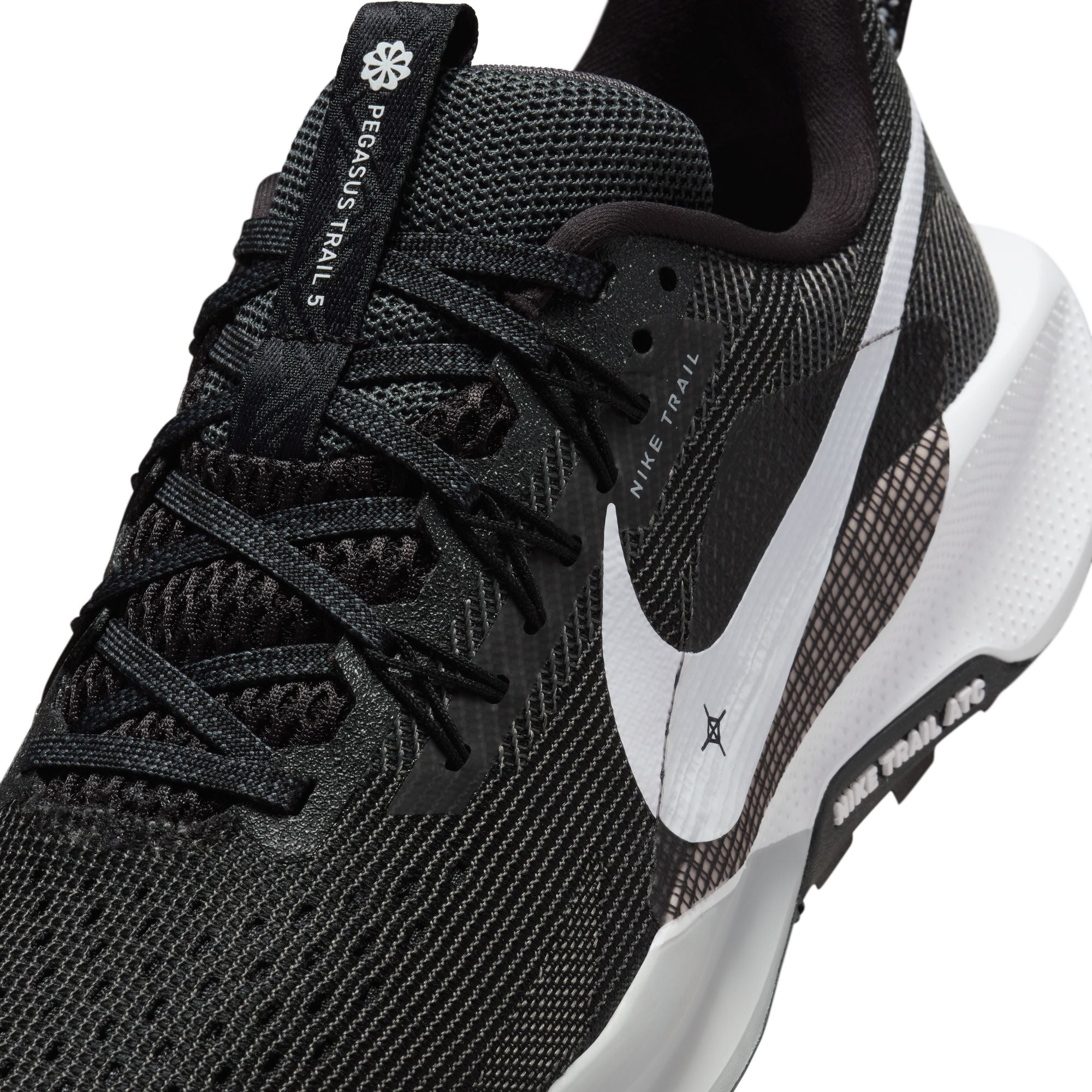 NIKE WOMEN'S PEGASUS TRAIL 5 - B - 001 BLACK/WHITE-ANTHRACITE-WOLF GREY 