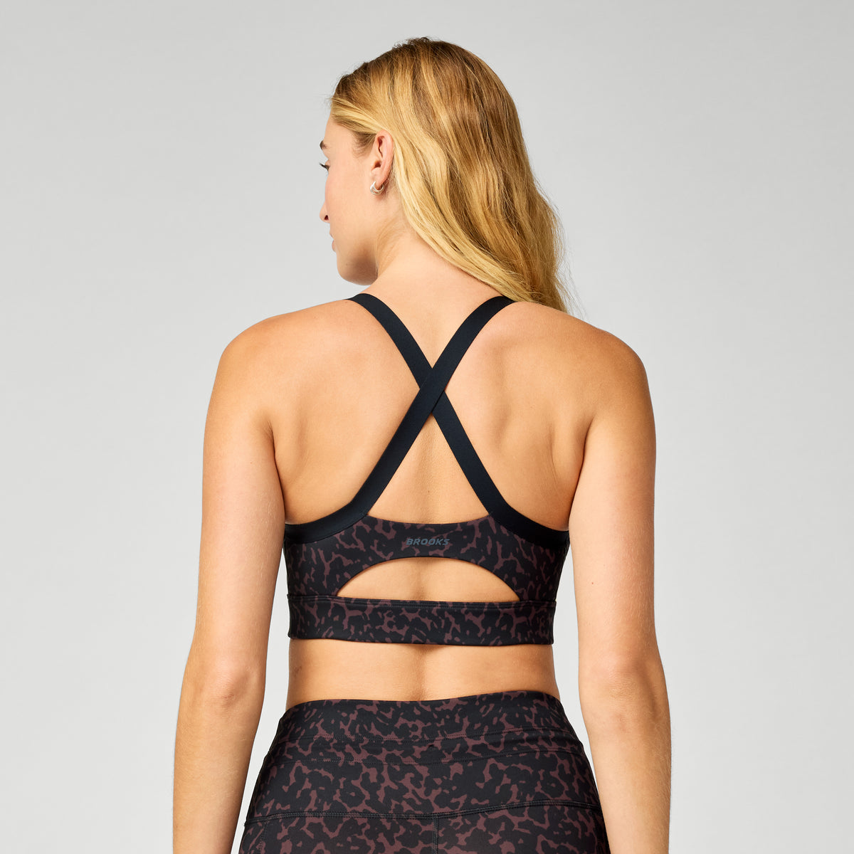 BROOKS WOMEN'S LUXE STRAPPY BRA - WILDCAT COCOA