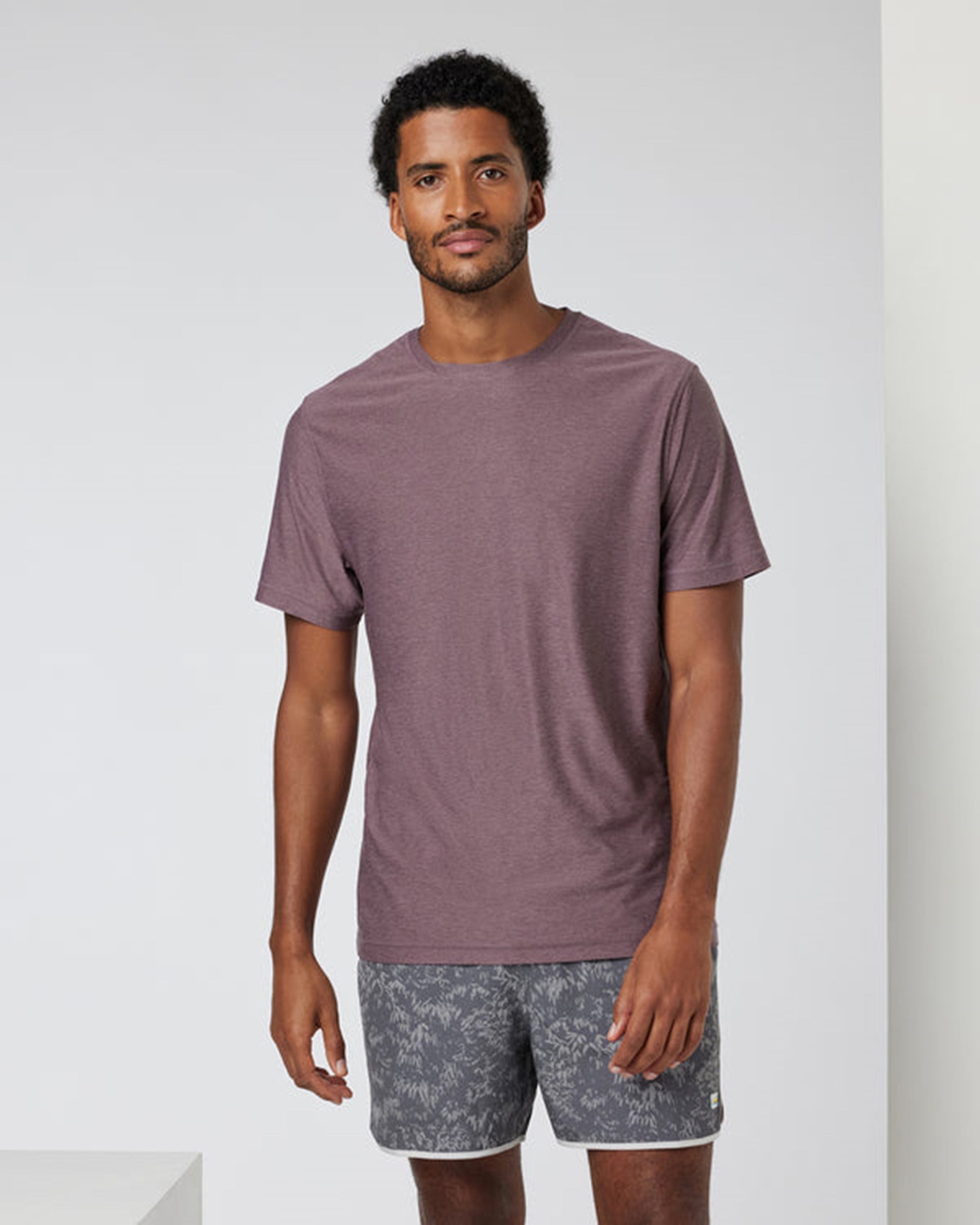 VUORI MEN'S STRATO TECH TEE - HEY ELDERBERY HEATHER S