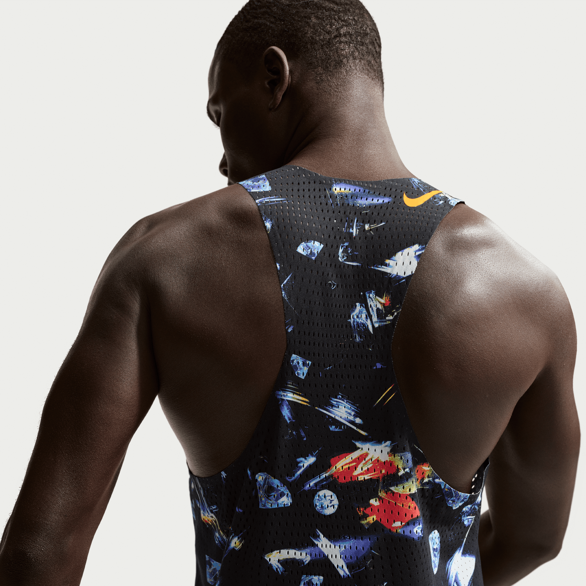 NIKE MEN'S DRIFIT ADV AEROSWIFT SINGLET - BLACK/LASER ORANGE