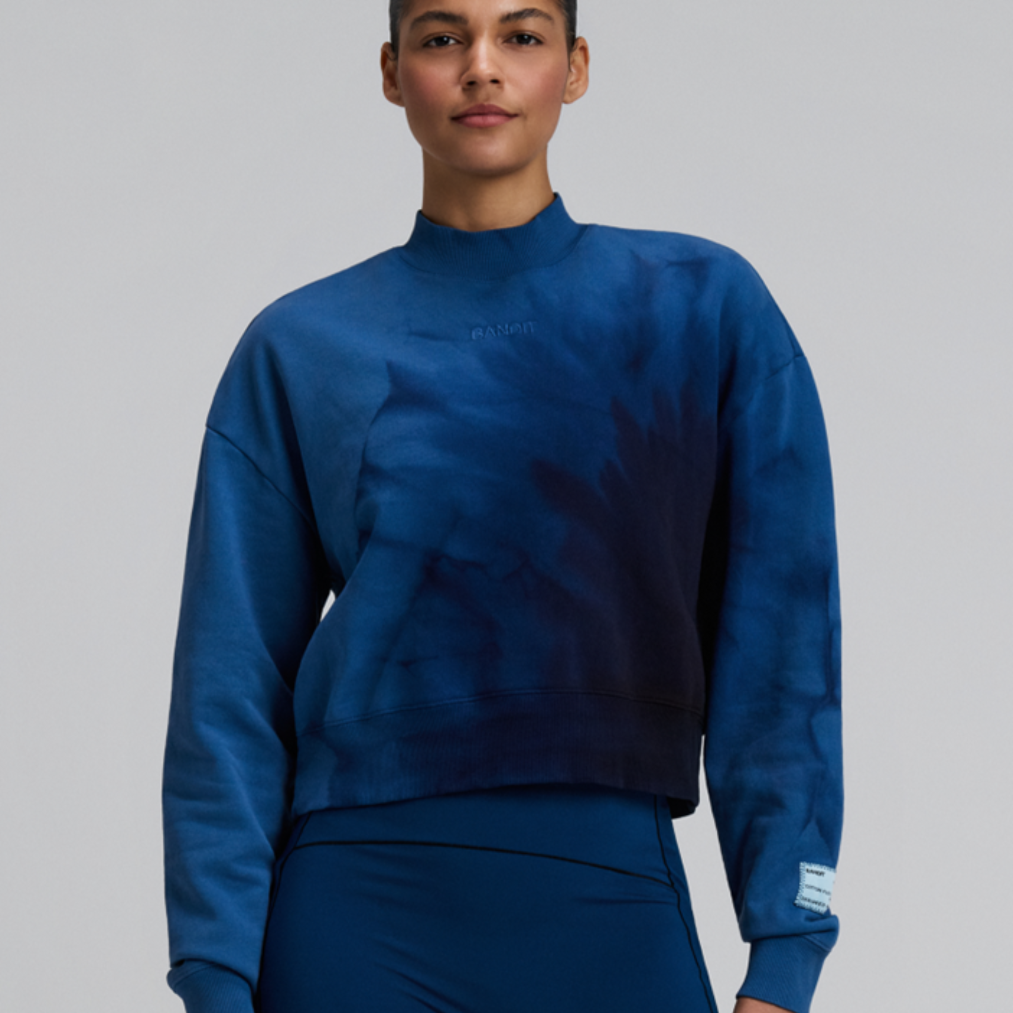 BANDIT WOMEN'S CLASSIC CROPPED MOCKNECK SWEATSHIRT - AEGEAN BLUE WAVE OMBRE XS