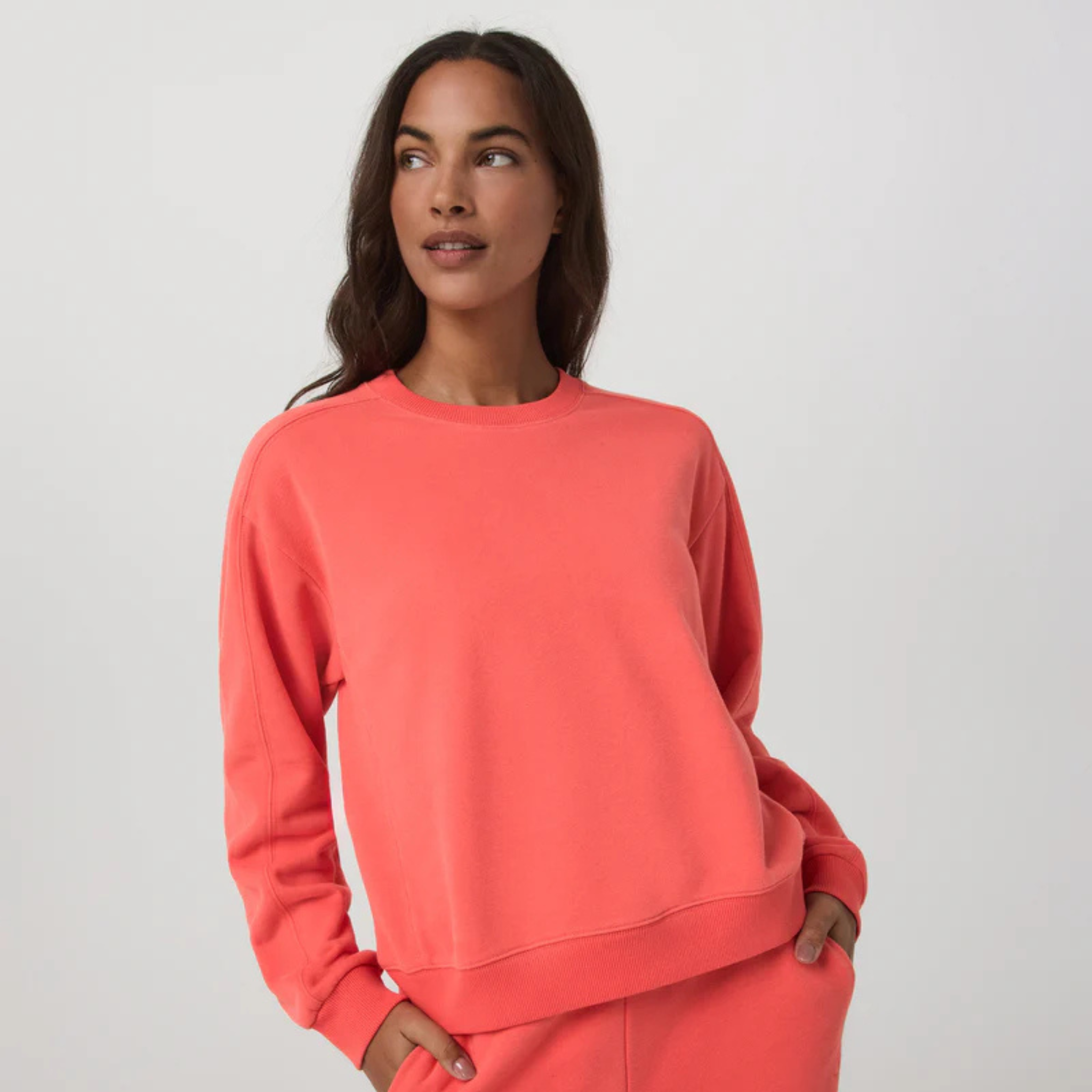 VUORI WOMEN'S SEDONA SEAMS CREW - BRIGHT CORAL XS