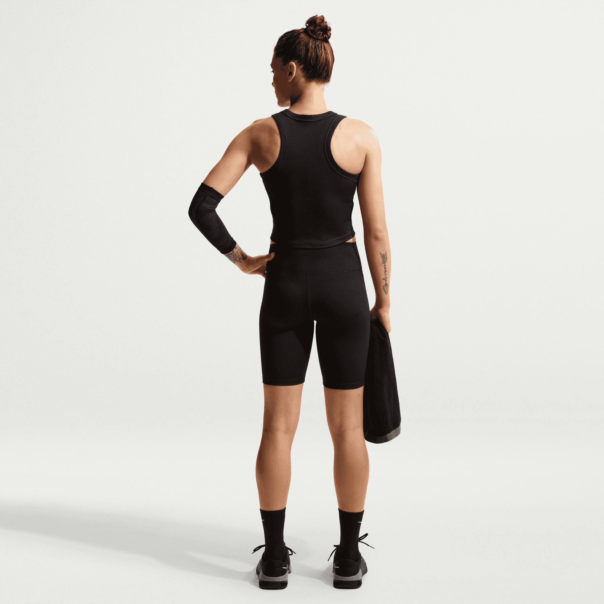 NIKE WOMEN'S ONE FITTED TANK - BLACK/WHITE