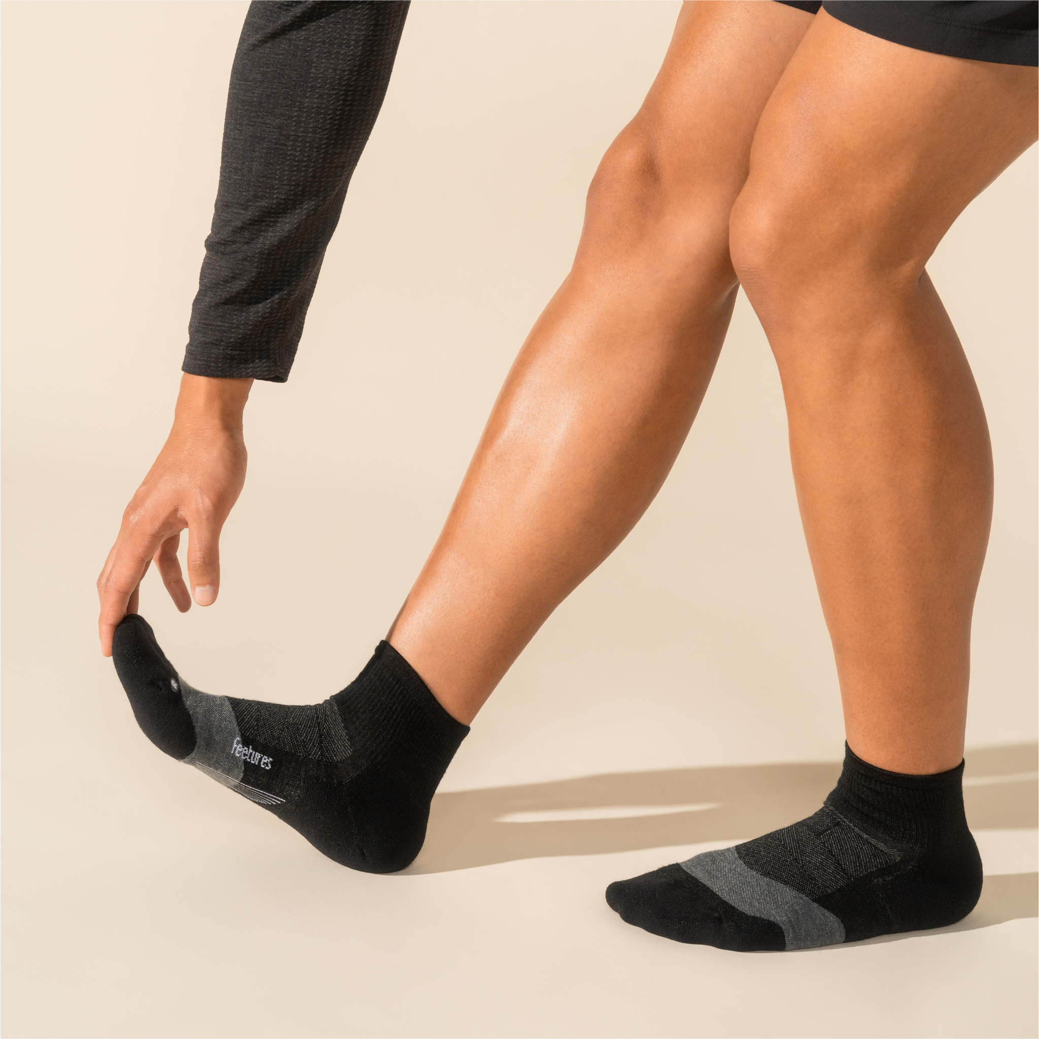 FEETURES MERINO 10 MAX CUSHION QUARTER CHARCOAL