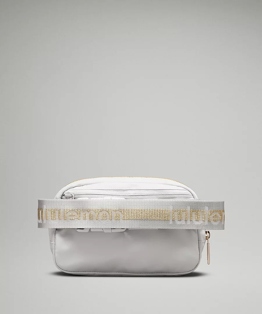 LULULEMON EVERYWHERE BELT BAG - VAPOR/GOLD/WHITE 