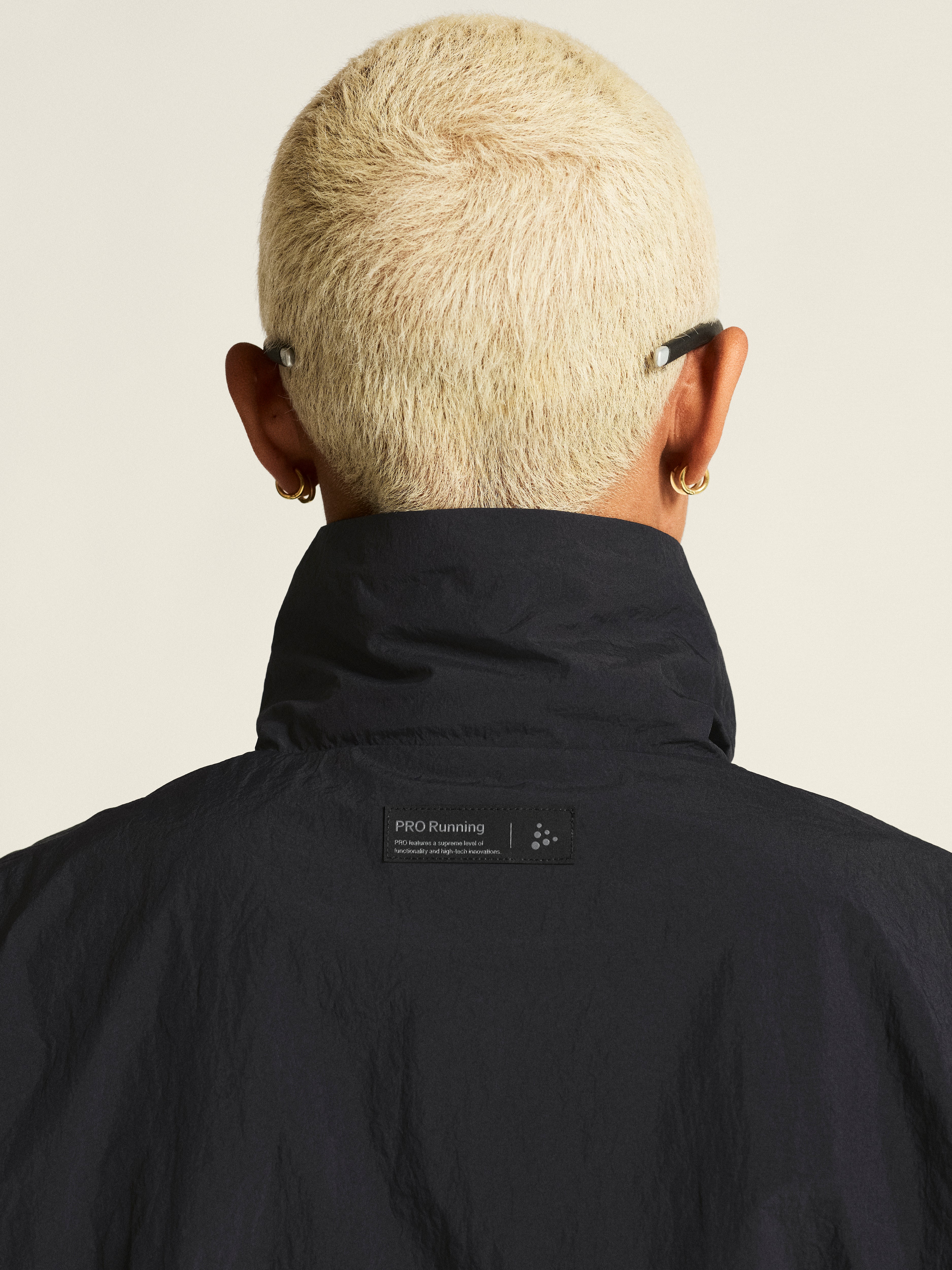 CRAFT WOMEN'S SUBZ LIGHT JACKET - BLACK