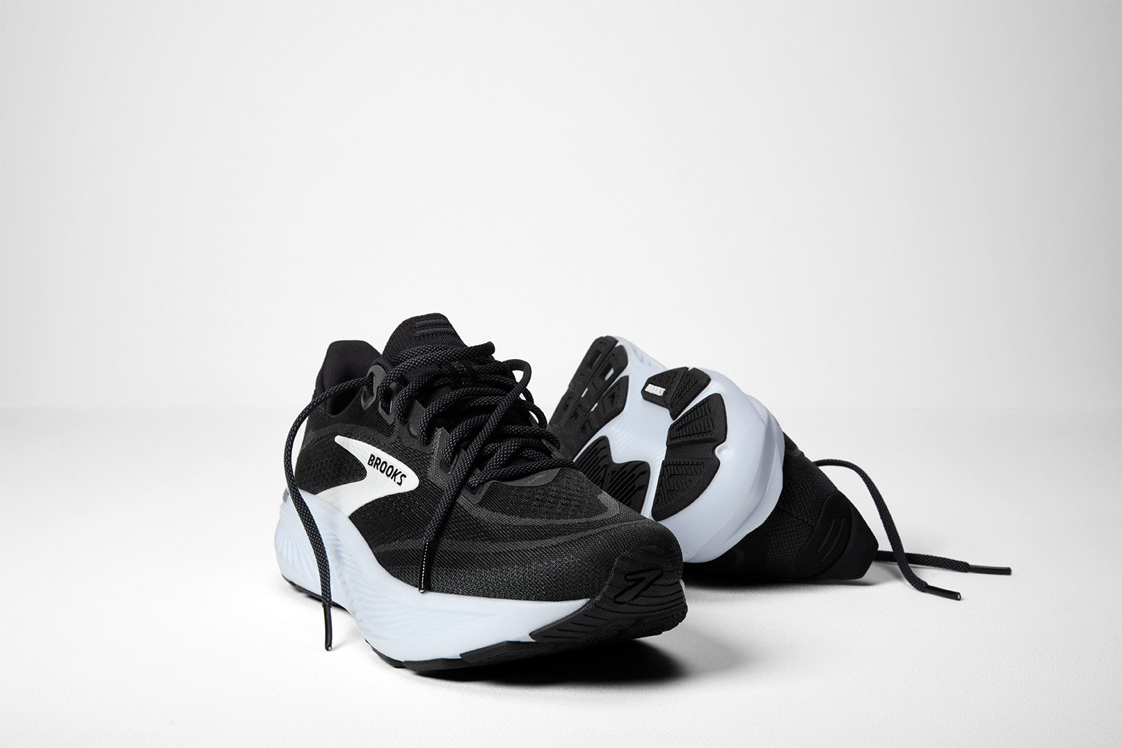 BROOKS MEN'S GHOST 18 - WIDE 2E - BLACK/WHITE