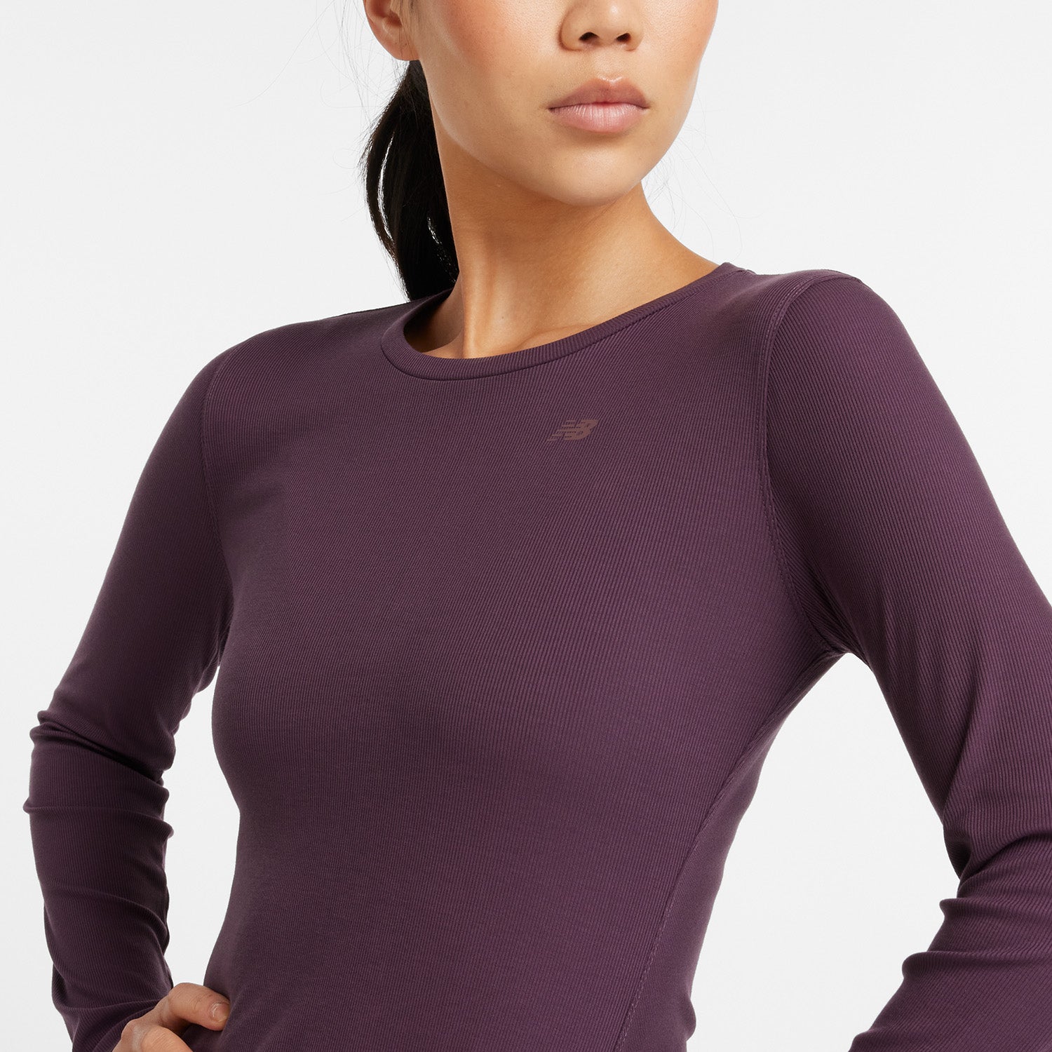 NEW BALANCE WOMEN'S MICRO-RIB LONG SLEEVE - PLN PLUMBROWN 