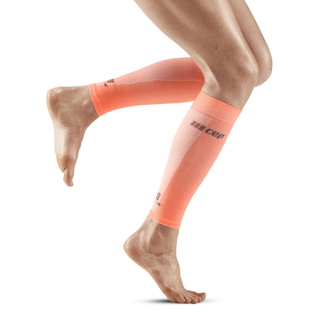 CEP WOMEN'S ULTRALIGHT COMPRESSION CALF SLEEVES CORAL/CREAM