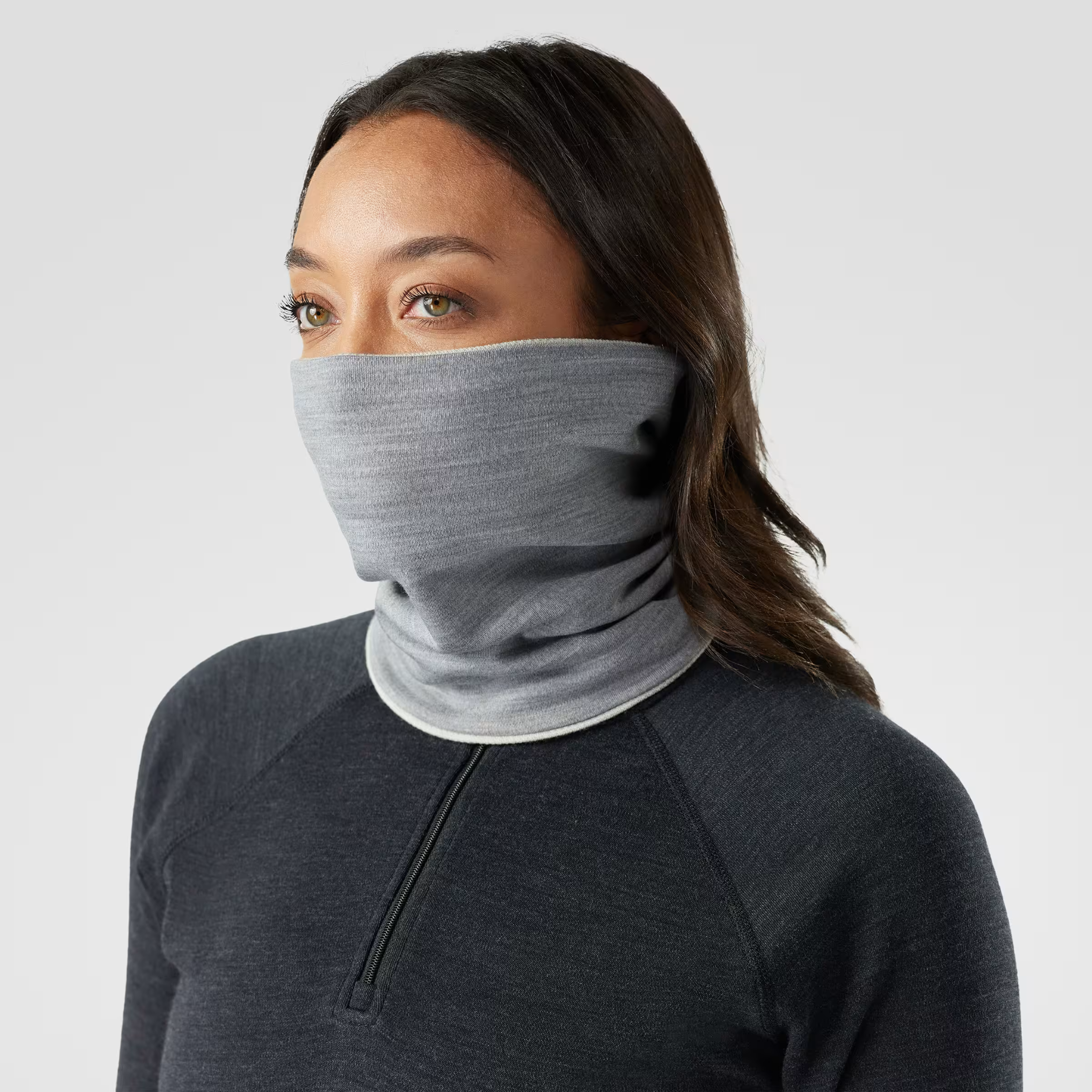 SMARTWOOL THERMAL MARINO REVERSIBLE NECK GAITER - LIGHT GRAY COLOR SHIFT