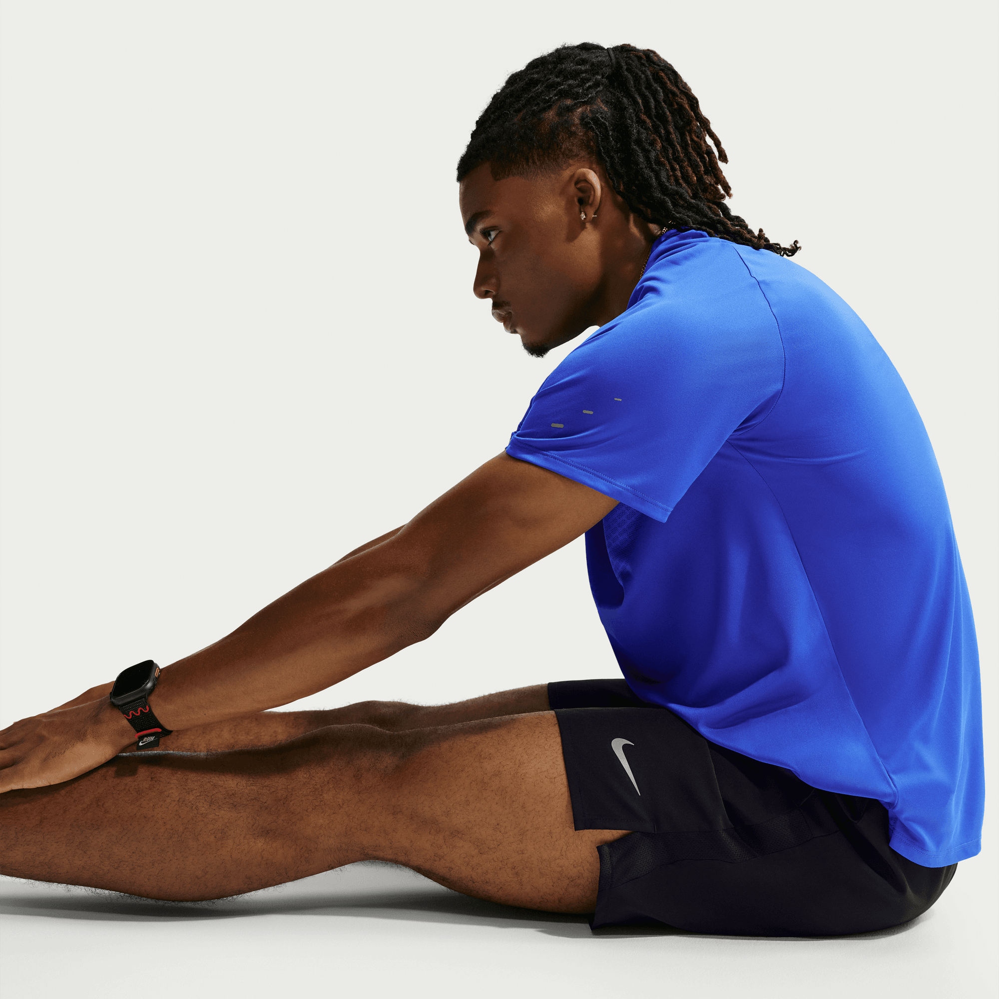 NIKE MEN'S STRIDE SHORT SLEEVE - HYPER ROYAL