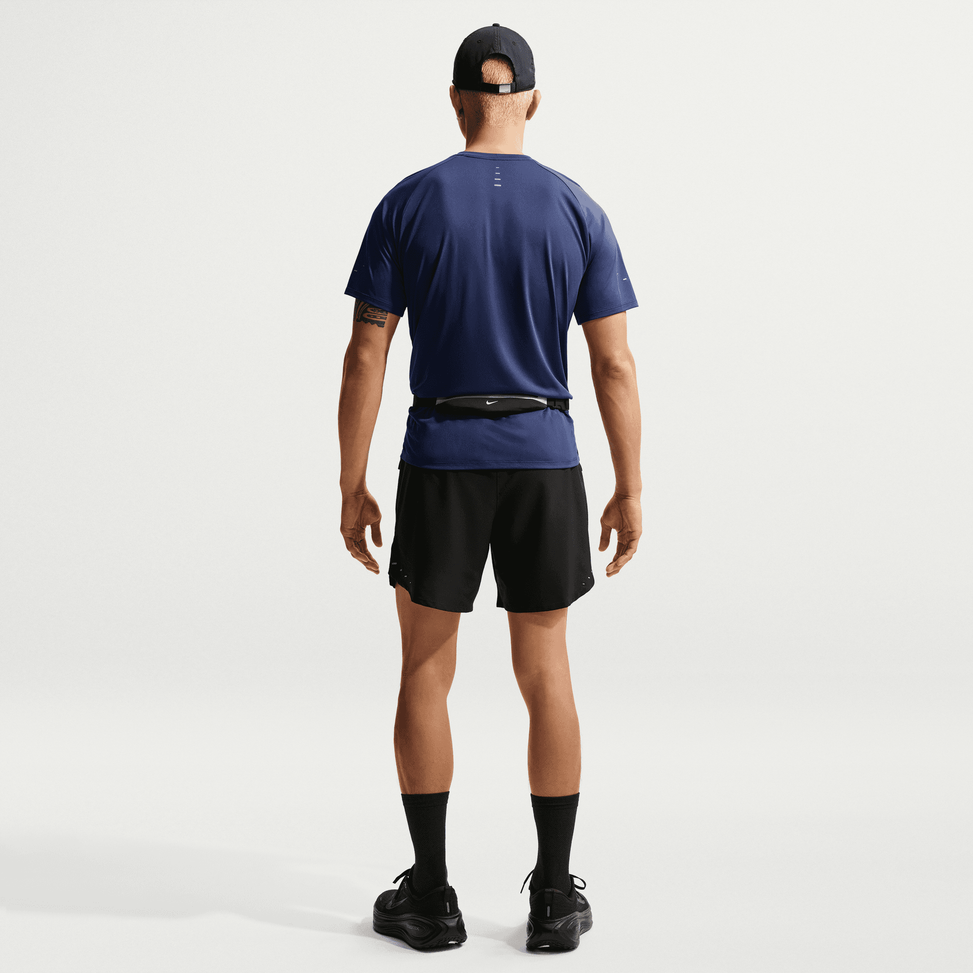 NIKE MEN'S STRIDE SHORT SLEEVE - MIDNIGHT NAVY