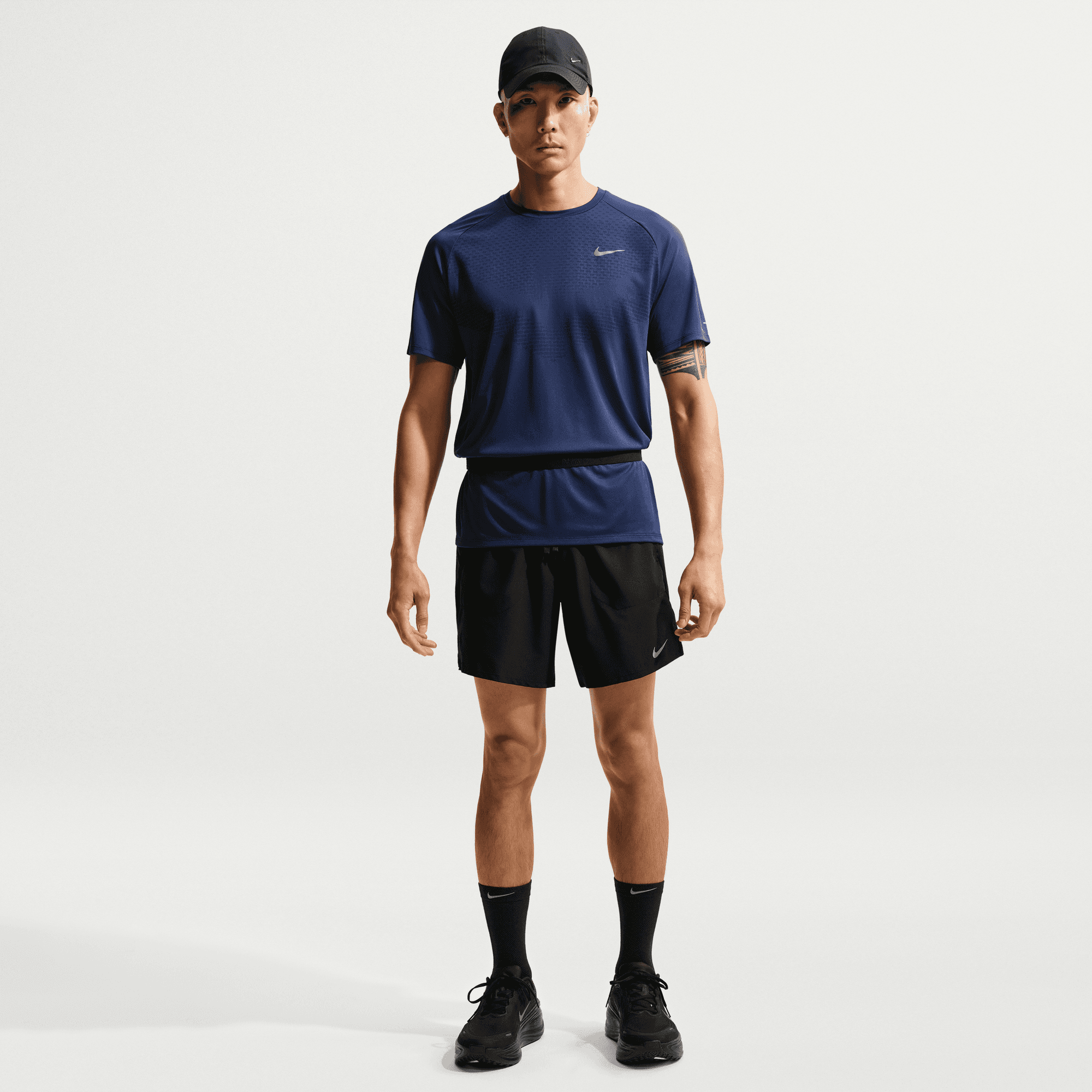 NIKE MEN'S STRIDE SHORT SLEEVE - MIDNIGHT NAVY