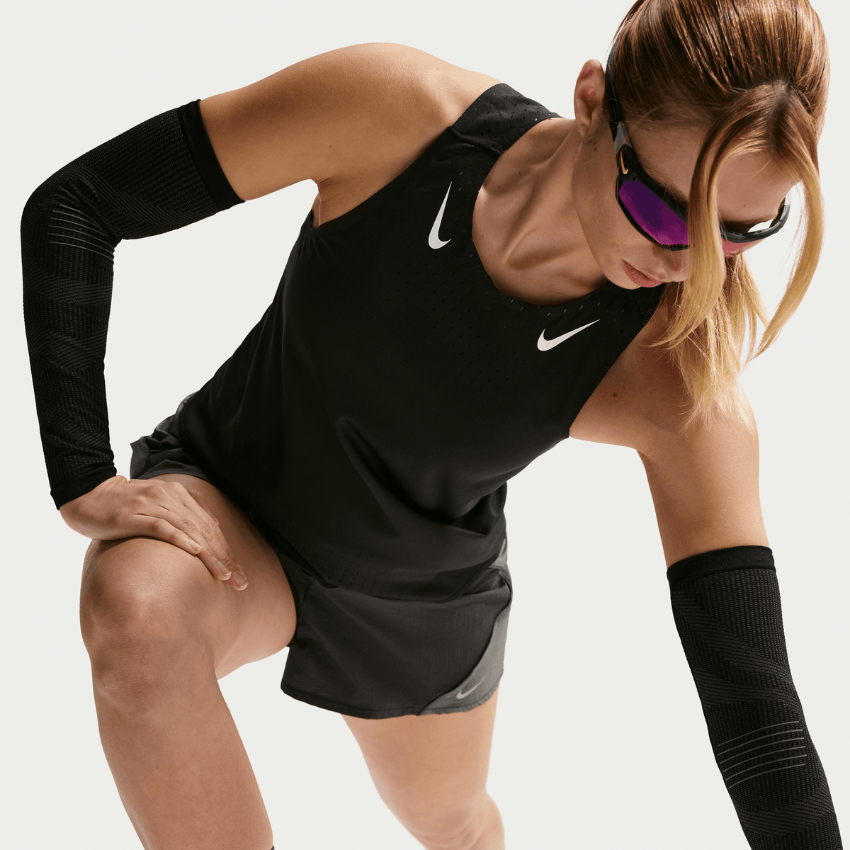 WOMEN'S AEROSWIFT SINGLET - BLACK/WHITE