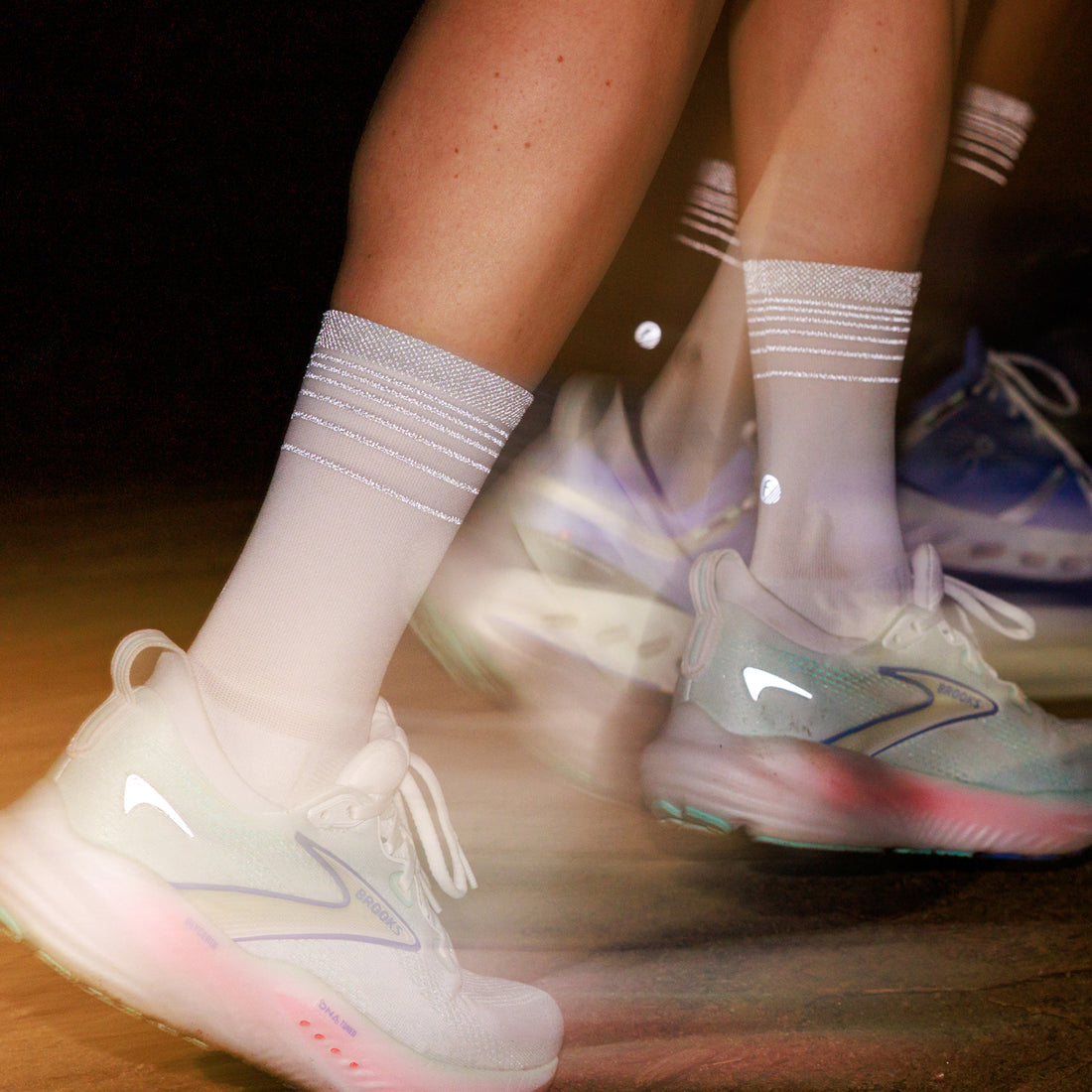 FEETURES ELITE LIGHT CUSHION REFLECTIVE MINI CREW - WHITE FLASH