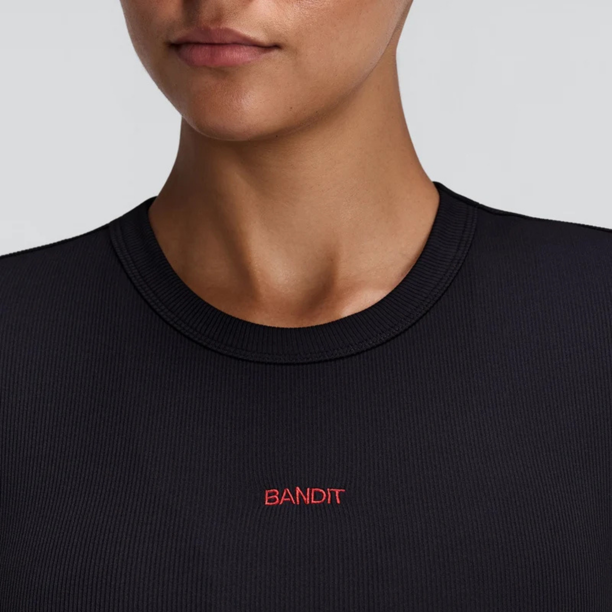WOMEN'S VITUCCIA CROPPED TEE - BLACK