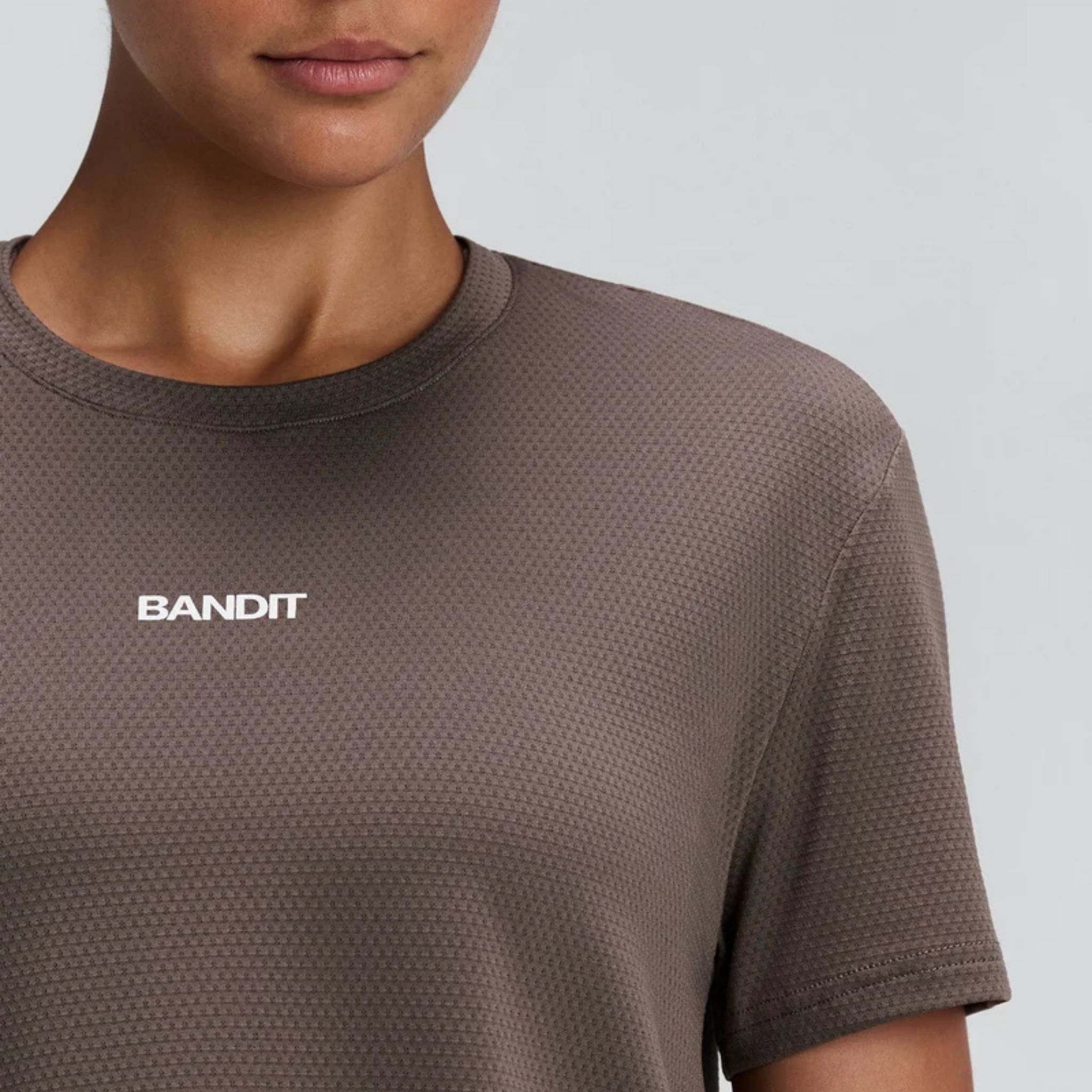WOMEN'S MICROMESH CROPPED RUN TEE - COCOA
