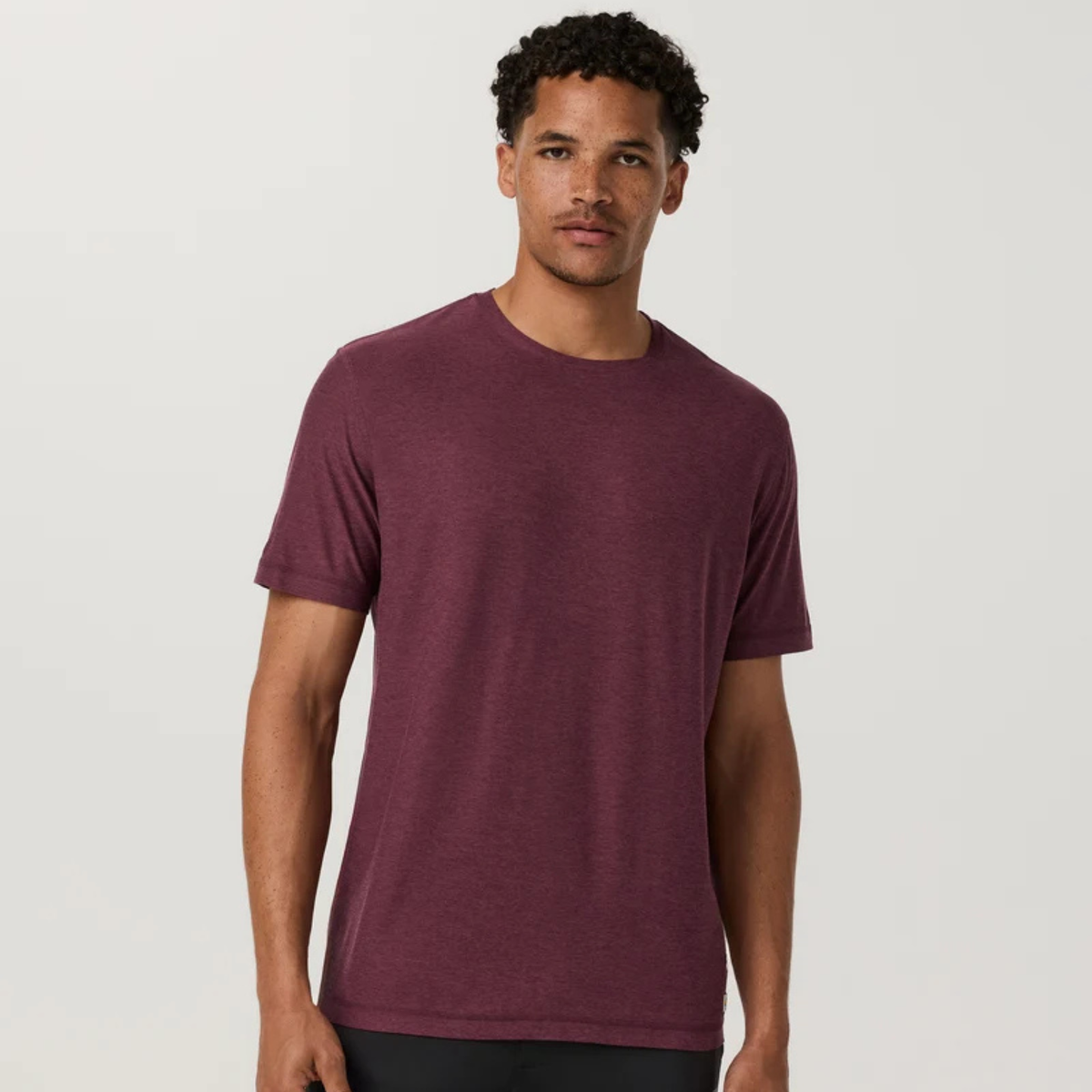 VUORI MEN'S STRATO TECH TEE - FIG HEATHER FIG HEATHER