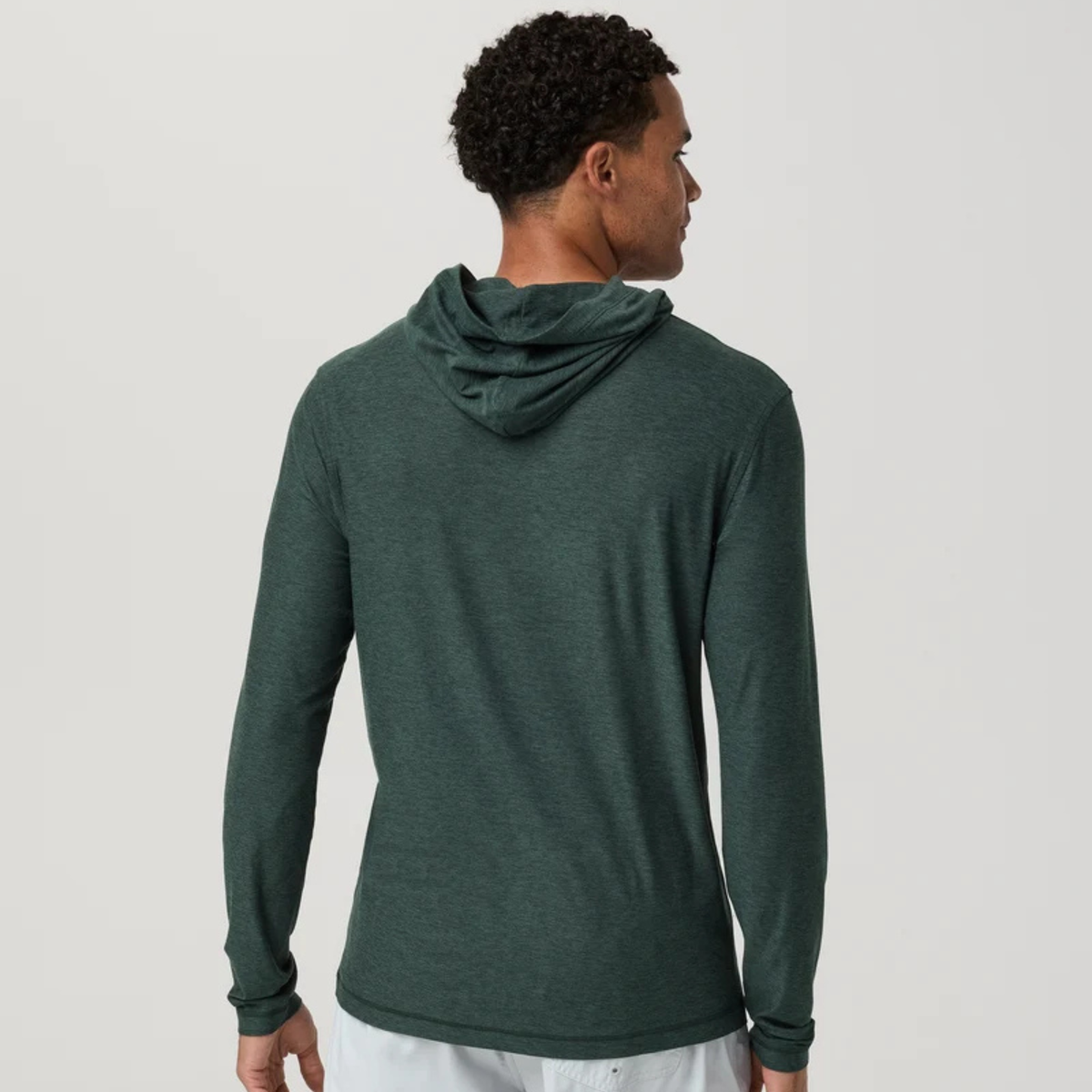 VUORI MEN'S STRATO TECH HOODIE - HEMLOCK HEATHER