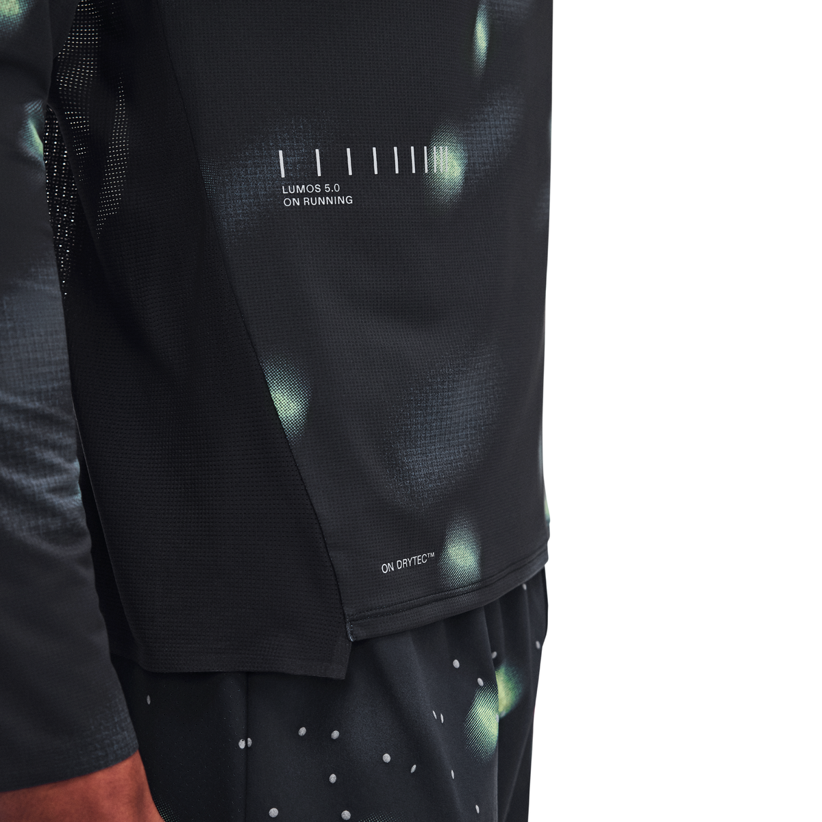 ON RUNNING MEN'S PERFORMANCE LONG T LUMOS - BLACK