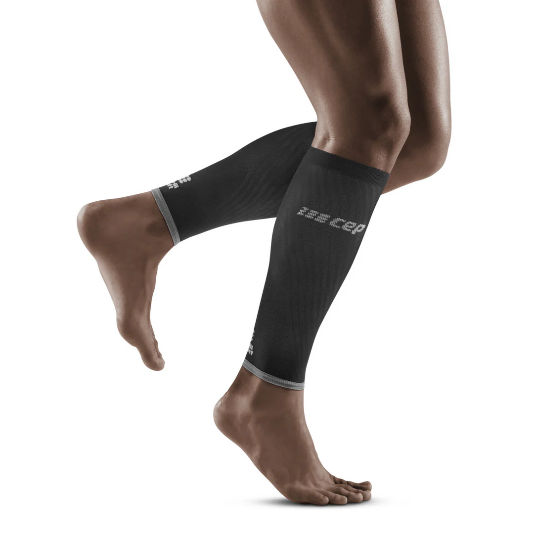 CEP MEN'S ULTRALIGHT COMPRESSION CALF SLEEVES BLK/GRY