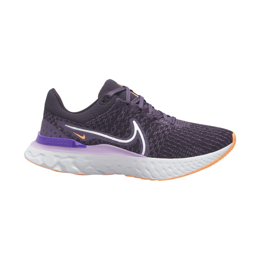 White hotsell flyknits women's