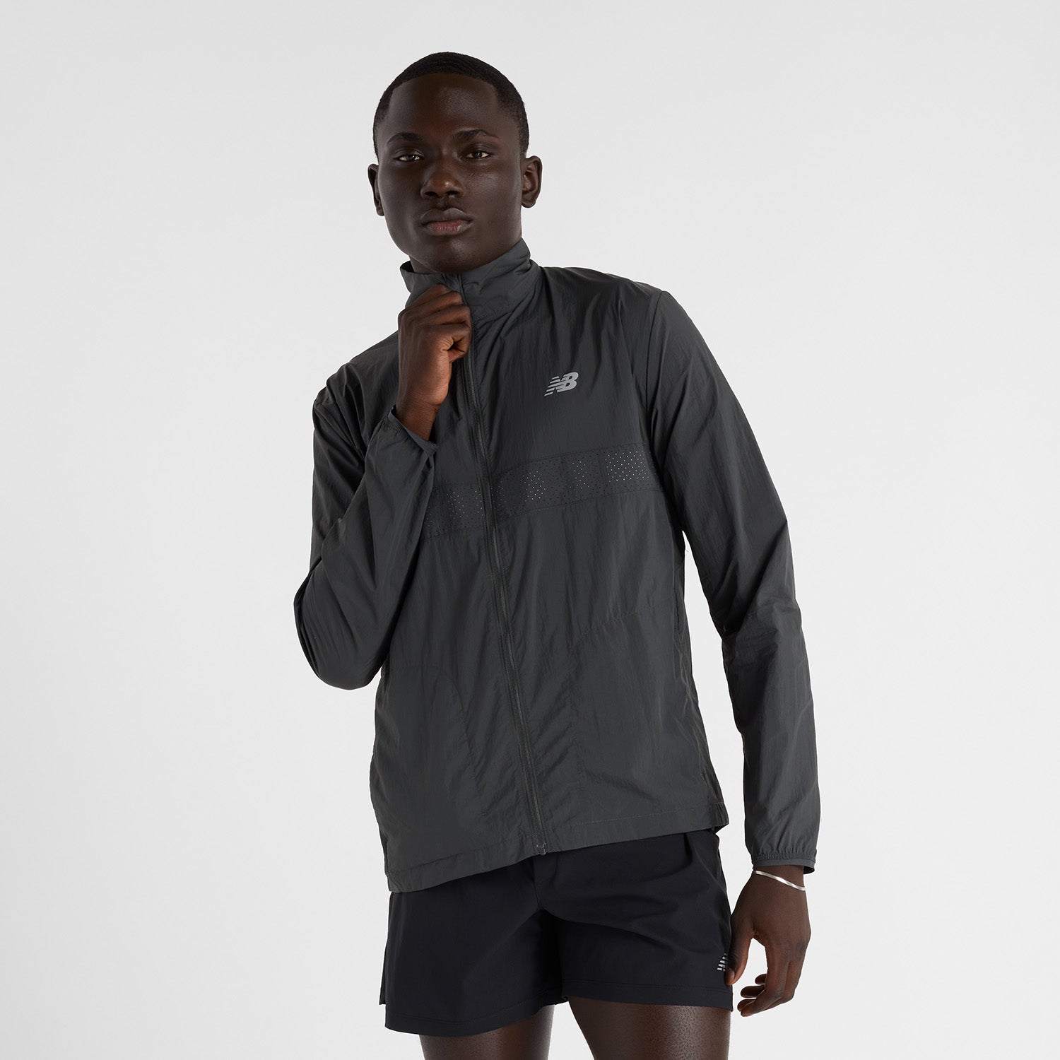 NEW BALANCE MEN'S ATHLETICS REFLECTIVE PACKABLE JACKET - BLACKTOP S