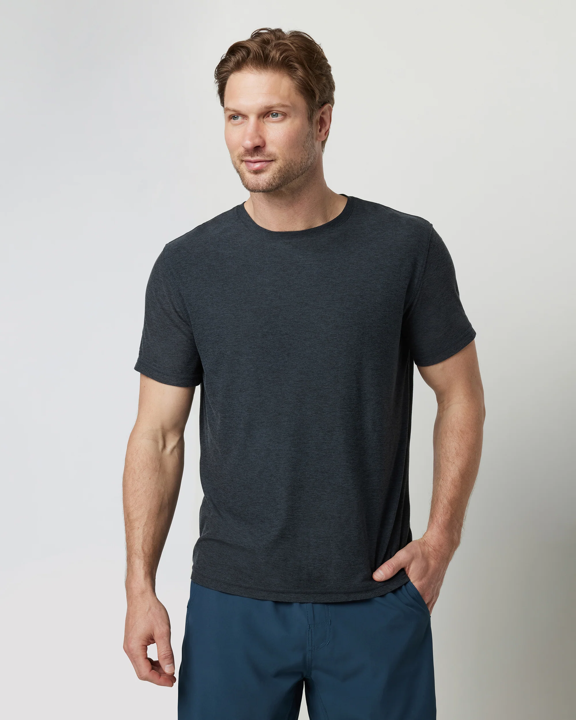 VUORI MEN'S STRATO TECH TEE - HCC  CHARCOAL HEATHER S