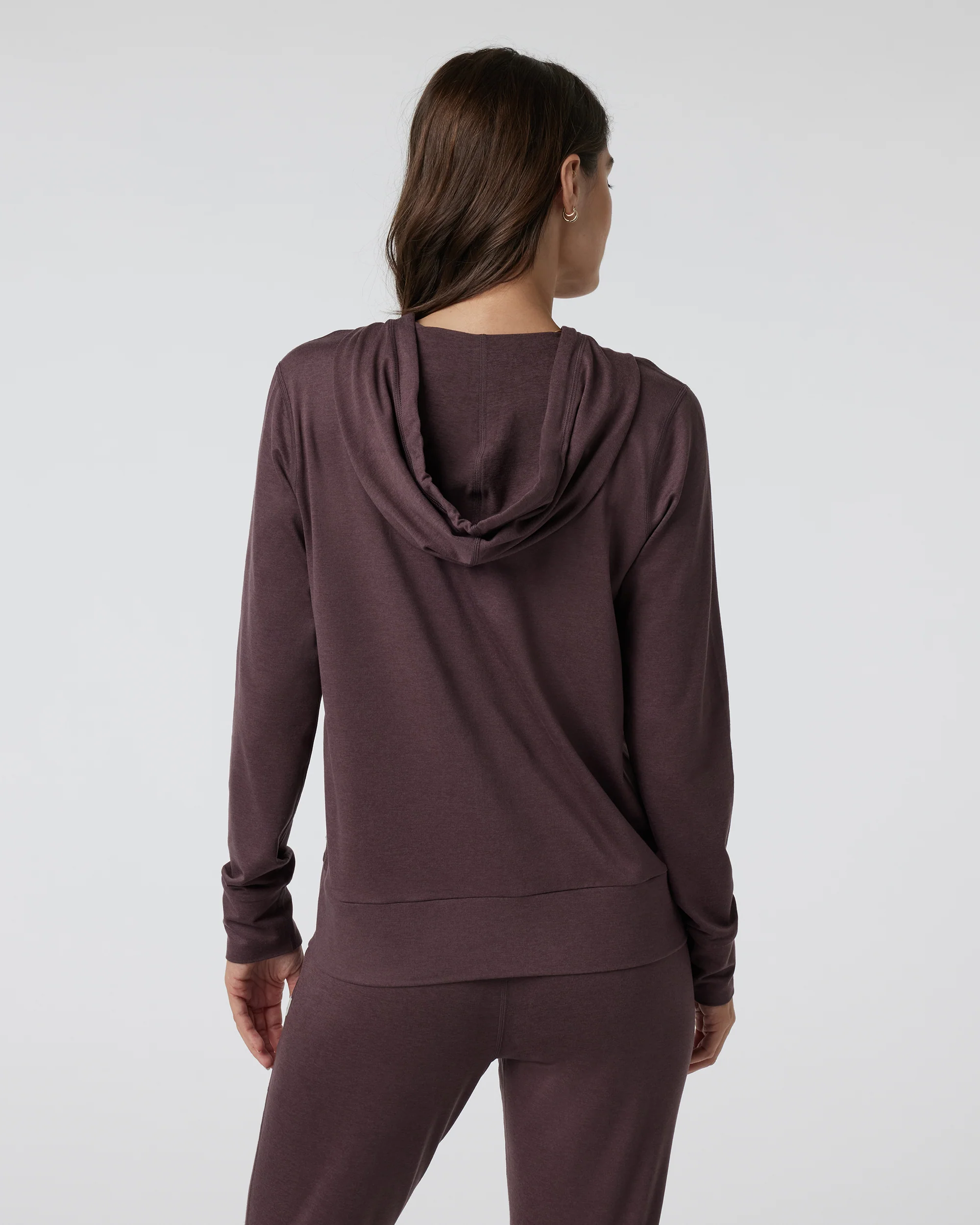 VUORI WOMEN'S HALO PERFORMANCE HOODIE 2.0 - HEY ELDERBERRY HEATHER 