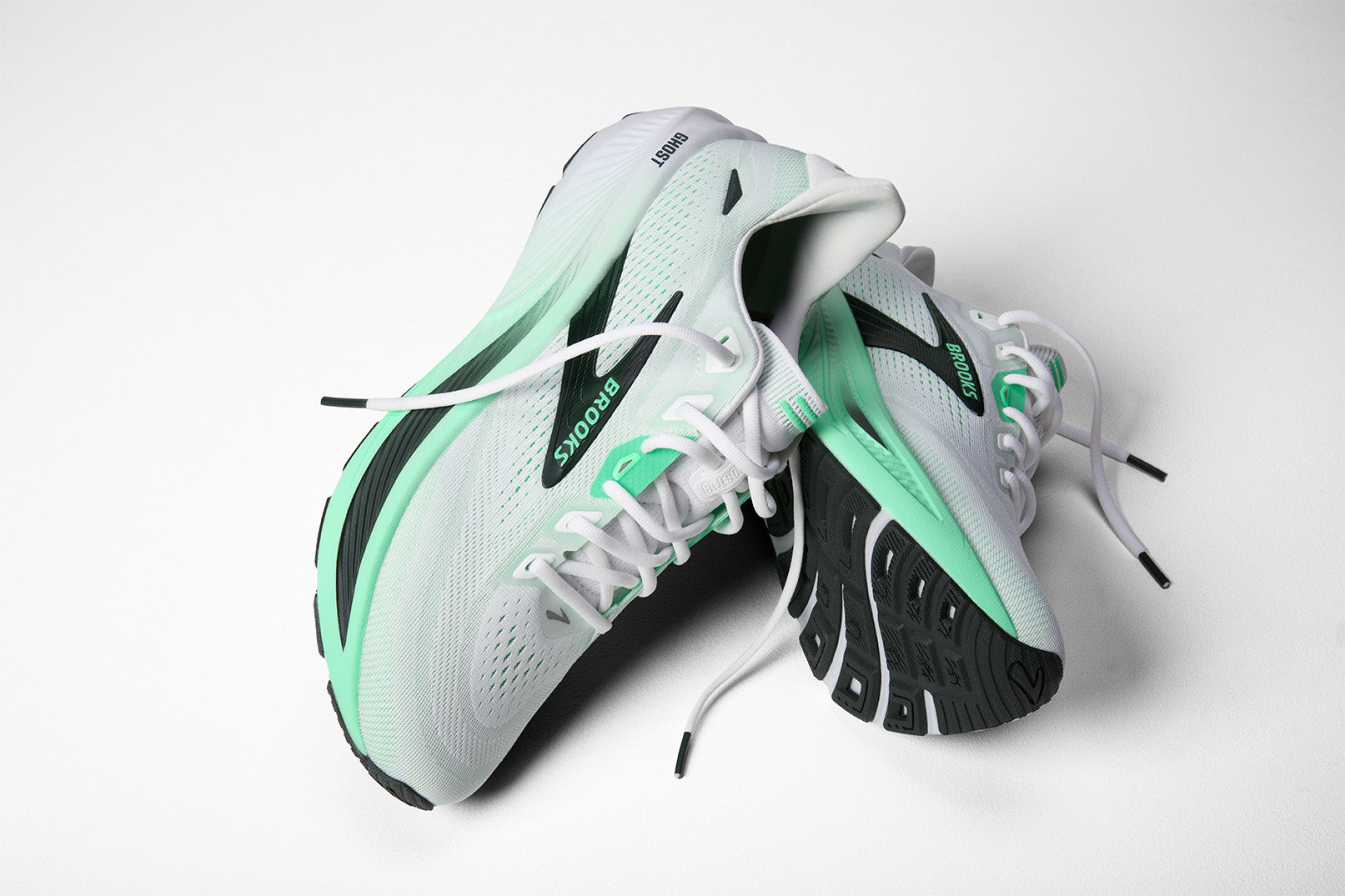 BROOKS MEN'S GHOST 18 - D - WHITE/SPRING BUD/SPRUCE