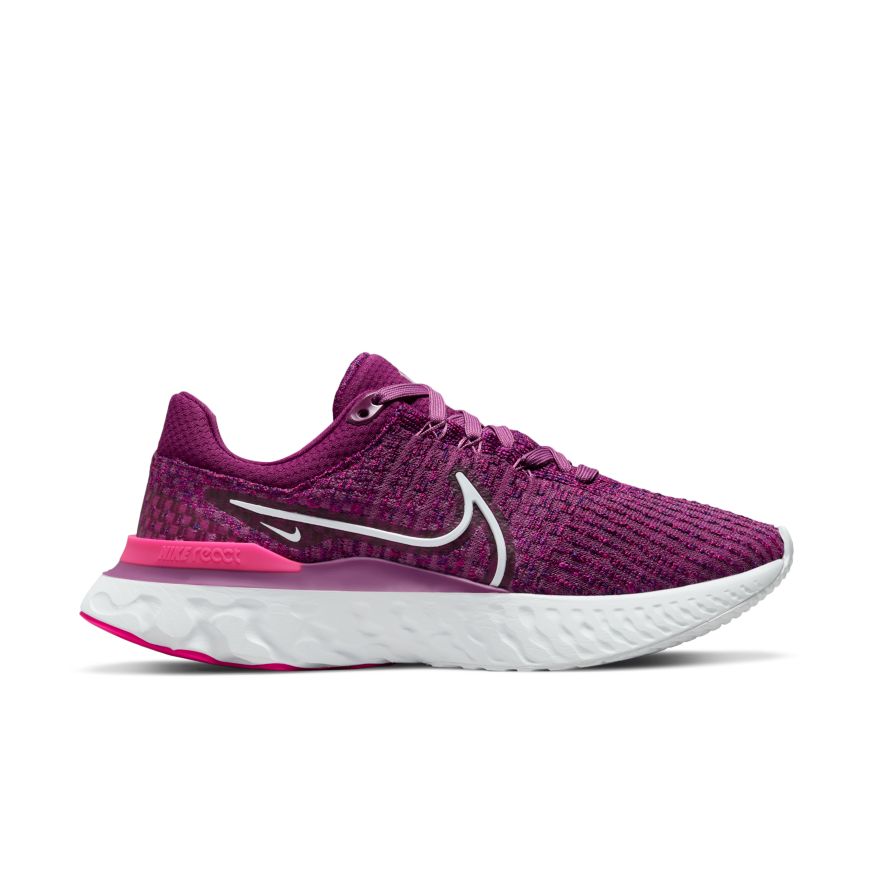 Nike nike epic react flyknit 2 on sale women's running shoe