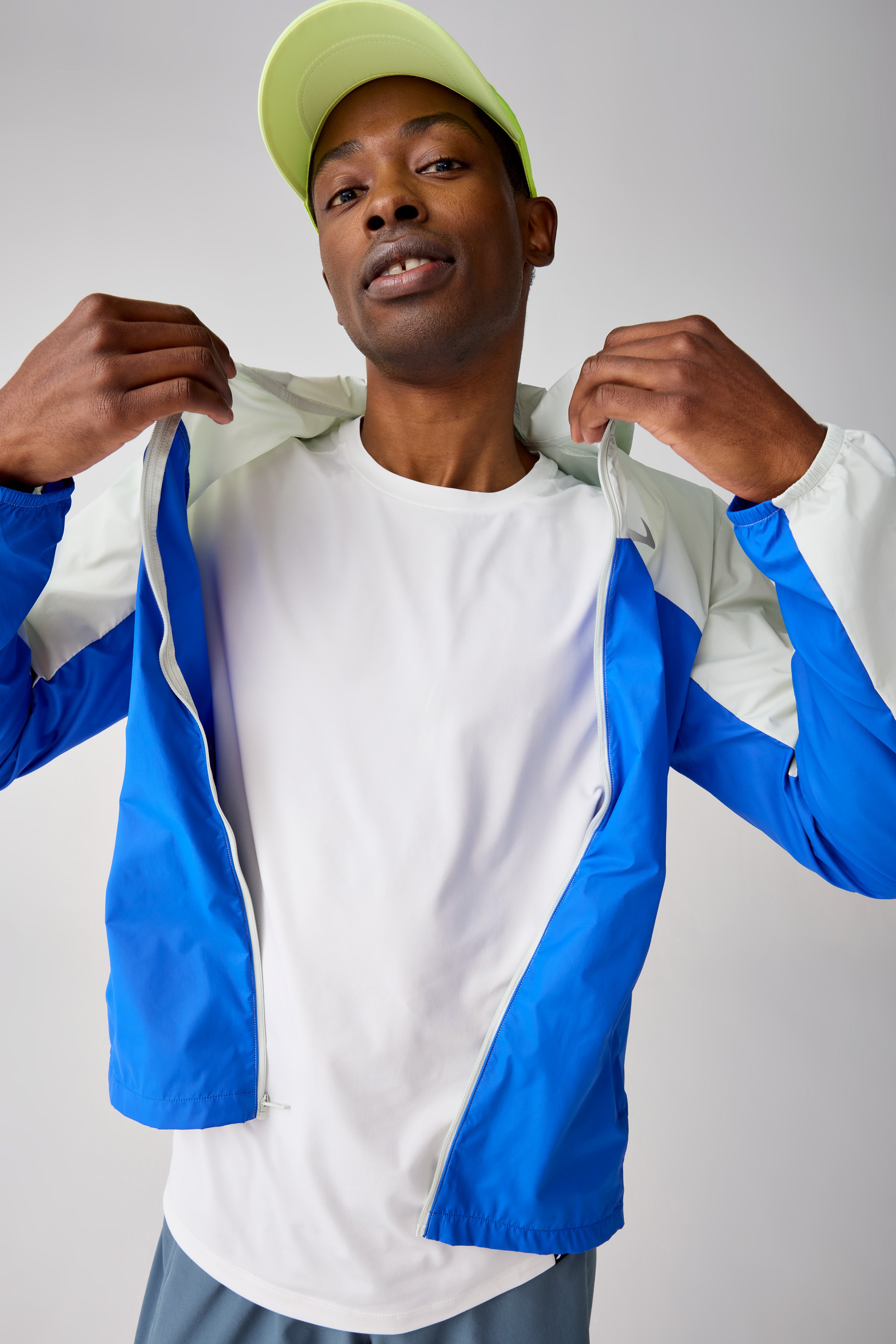 BROOKS MEN'S CANOPY PACKABLE JACKET - NEO BLUE/SMOKE