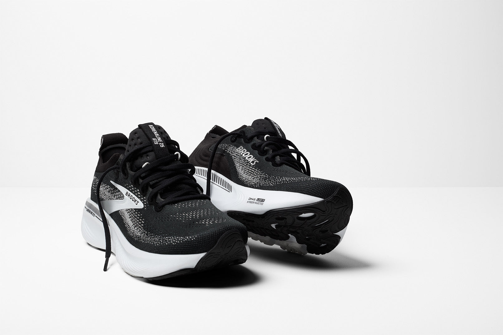 BROOKS WOMEN'S ADRENALINE GTS 25 - WIDE D - BLACK/GREY/WHITE