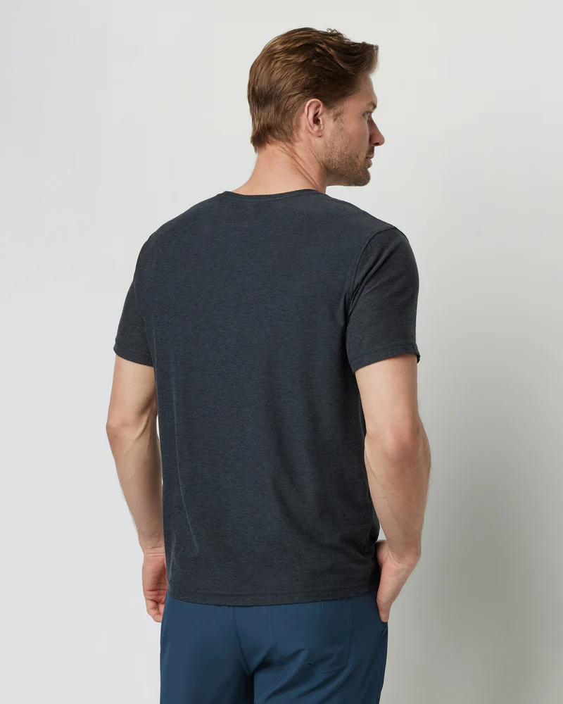 VUORI MEN'S STRATO TECH TEE - HCC  CHARCOAL HEATHER 