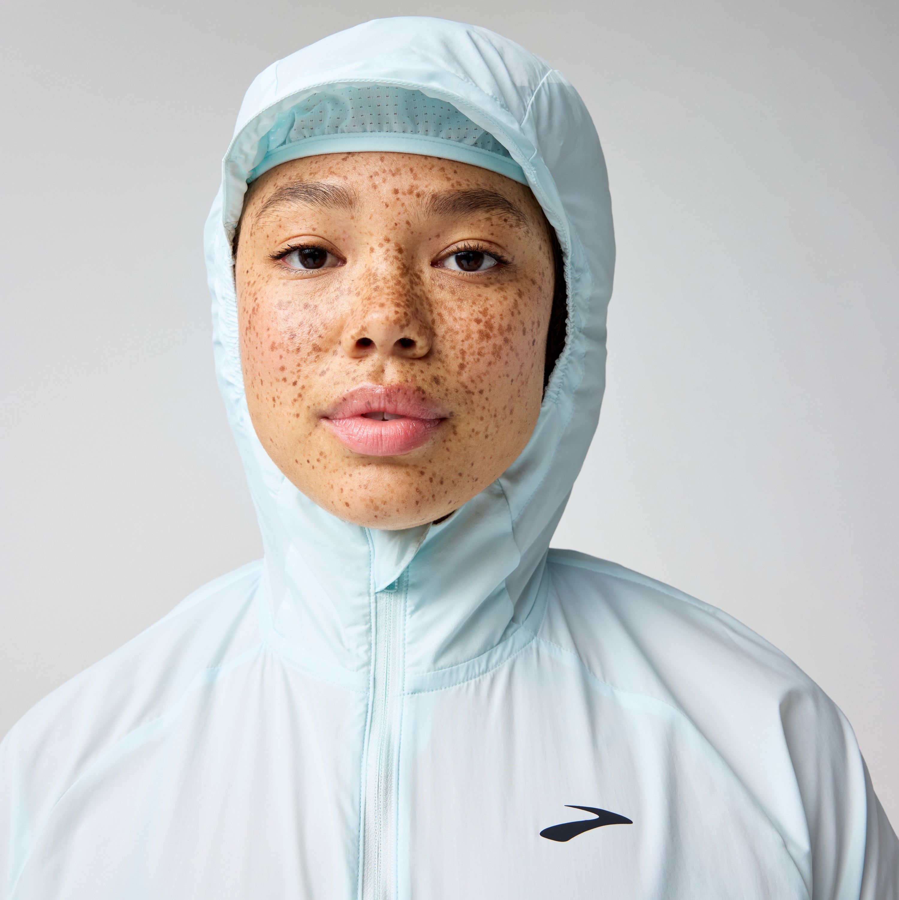 BROOKS WOMEN'S CANOPY PACKABLE JACKET - STRIDE BLUE